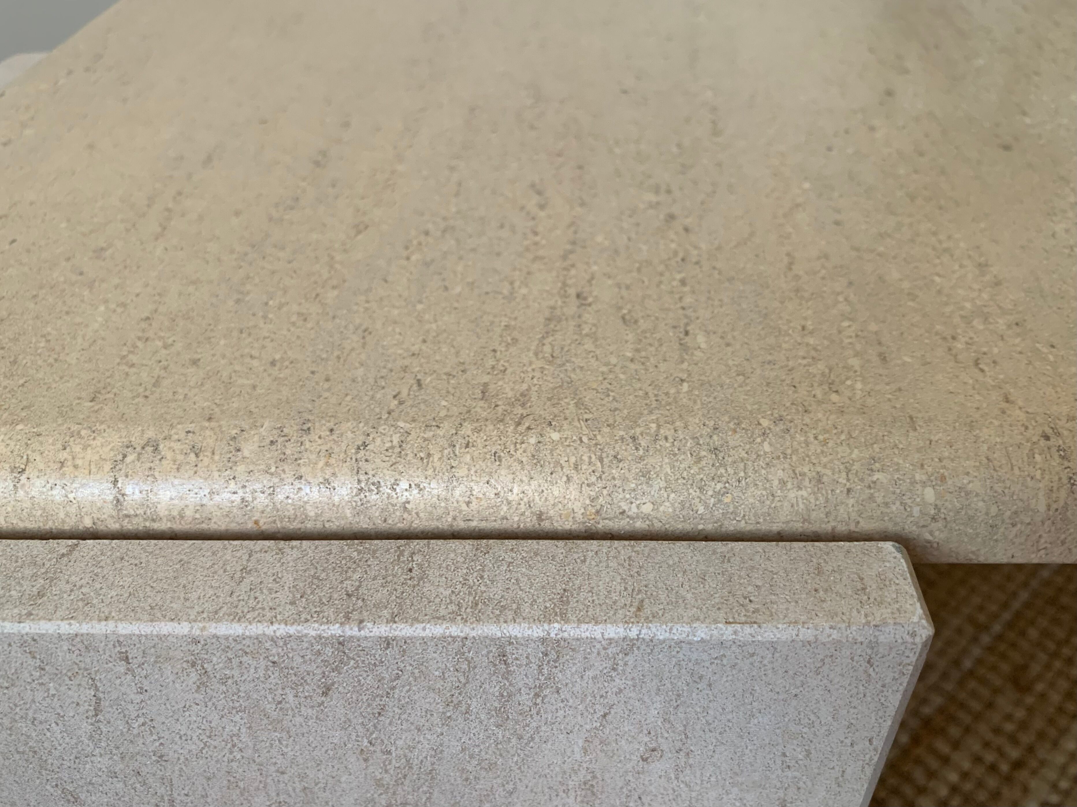 Table basse en travertin vintage