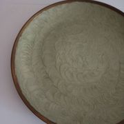 Plat cloisonné et laiton