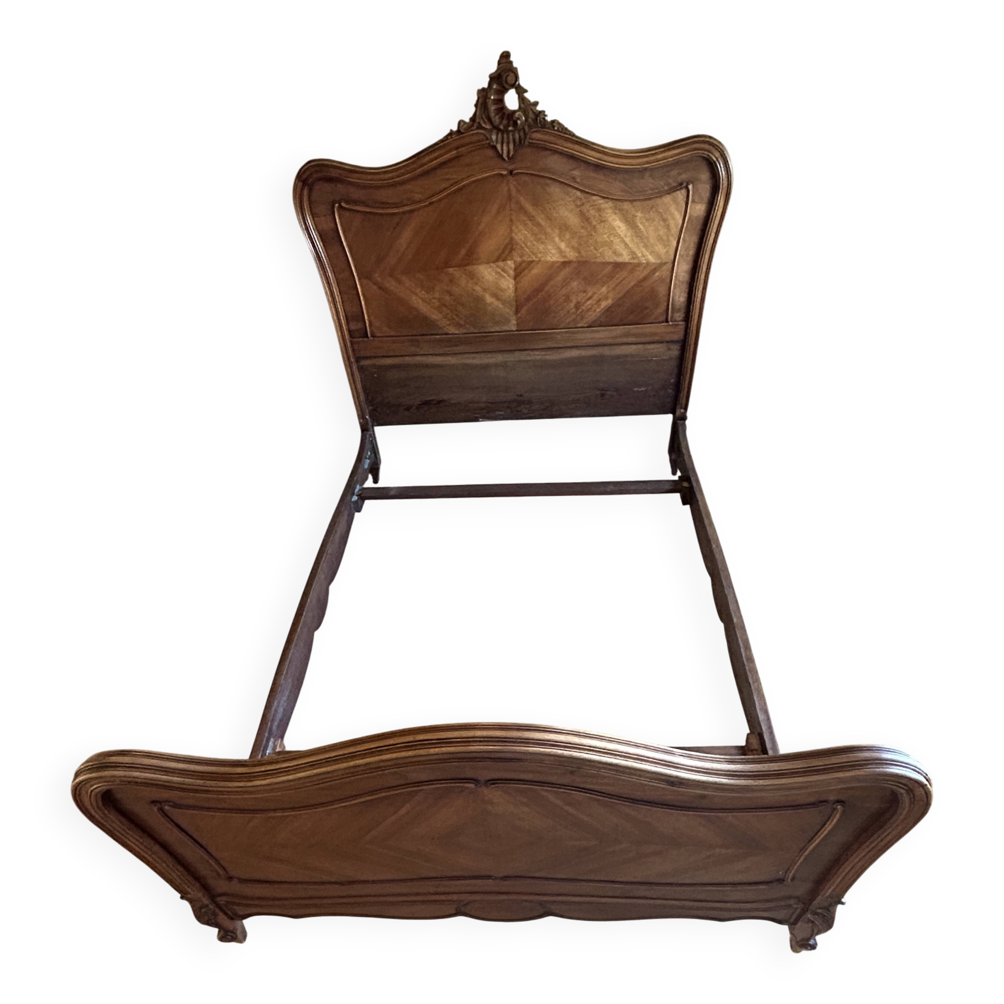 Very beautiful antique double bed in Louis XV style, made of wood and walnut veneer.