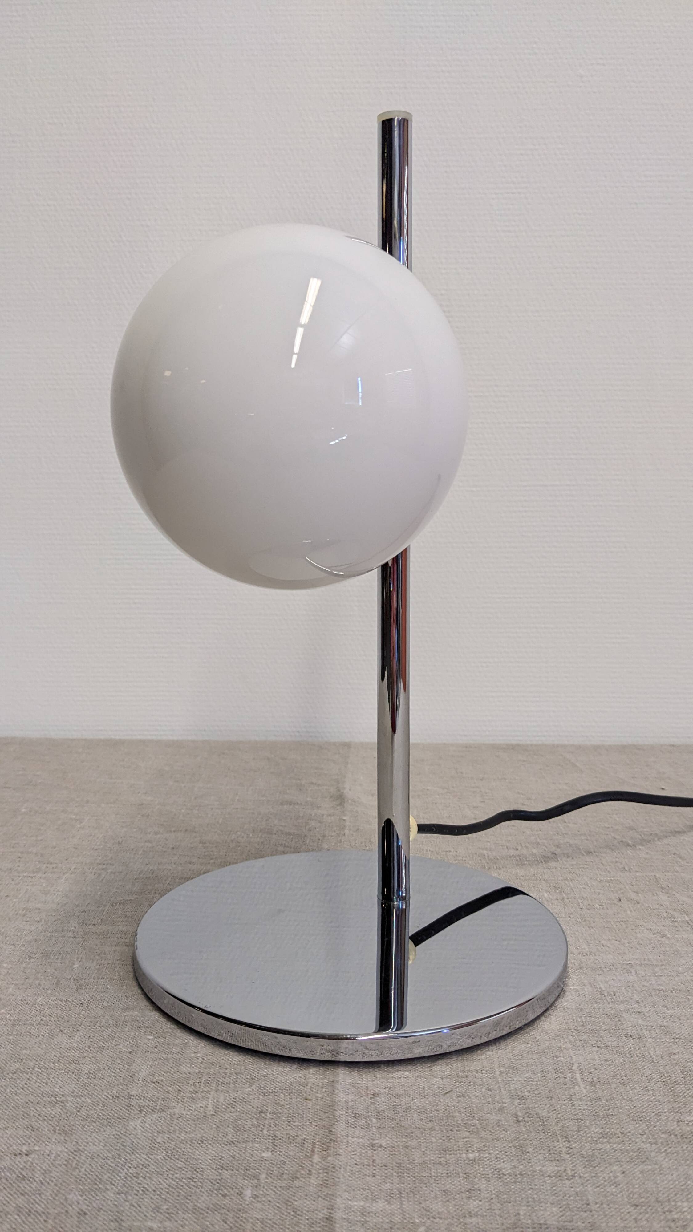 Space age lamp in white opaline from the 60s/70s