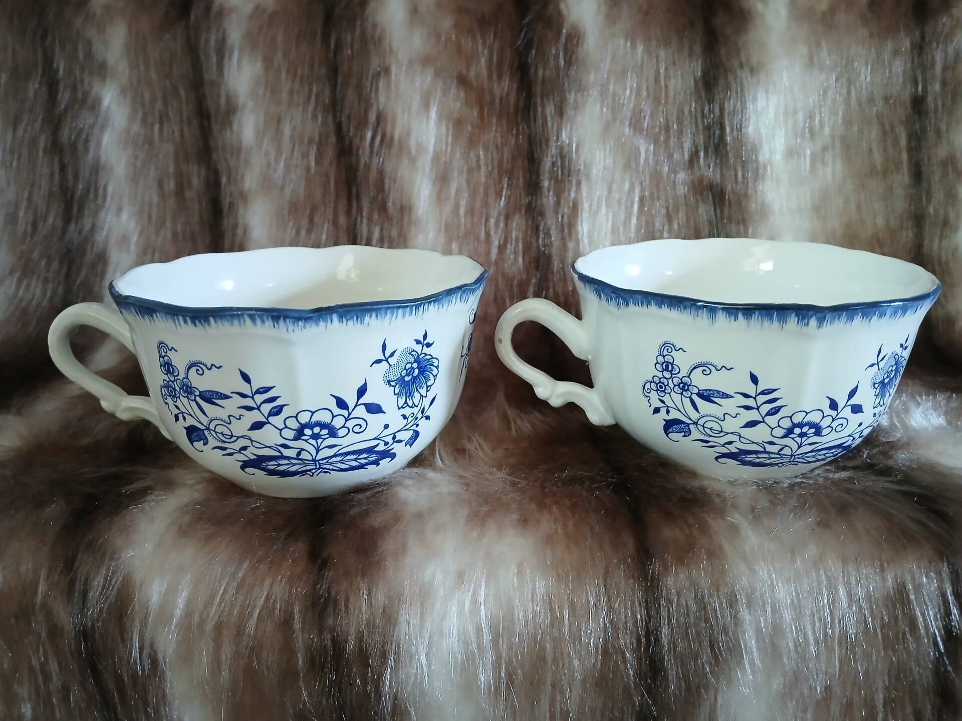 2 antique Lancaster cups