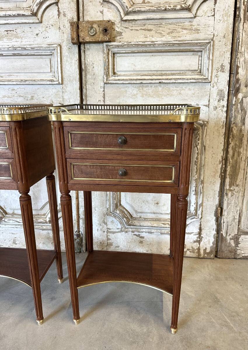Paire de chevets Louis XVI circa 1960