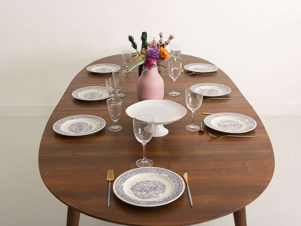 Custom-made solid walnut dining table with 4 extensions, for 6 to 16 people