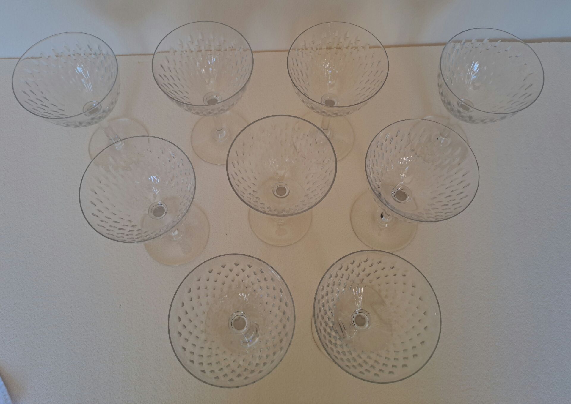 9 crystal water glasses from Baccarat Magenta Grain De Riz, height 15.5 cm.
