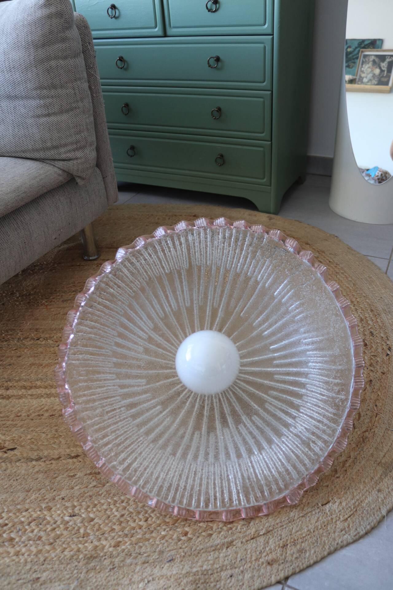 Large vintage Murano suspension in textured glass with a pink edge.