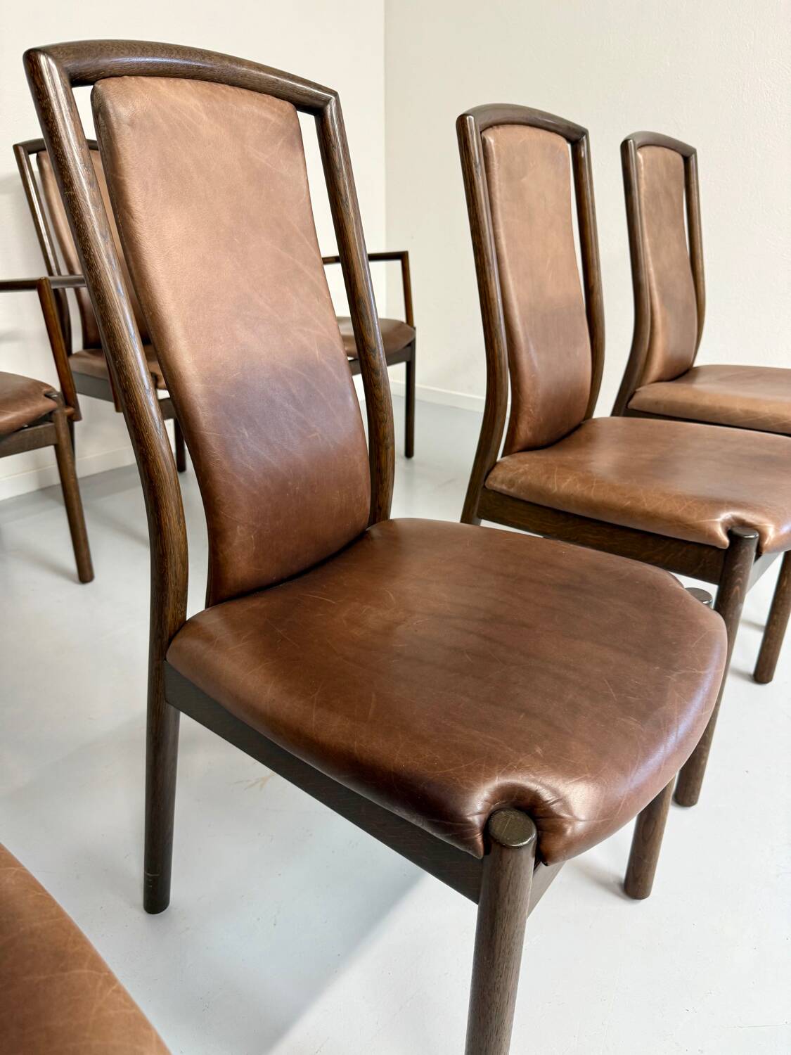 Set of 8 wooden and thick leather armchairs, Girsberger design, 80s
