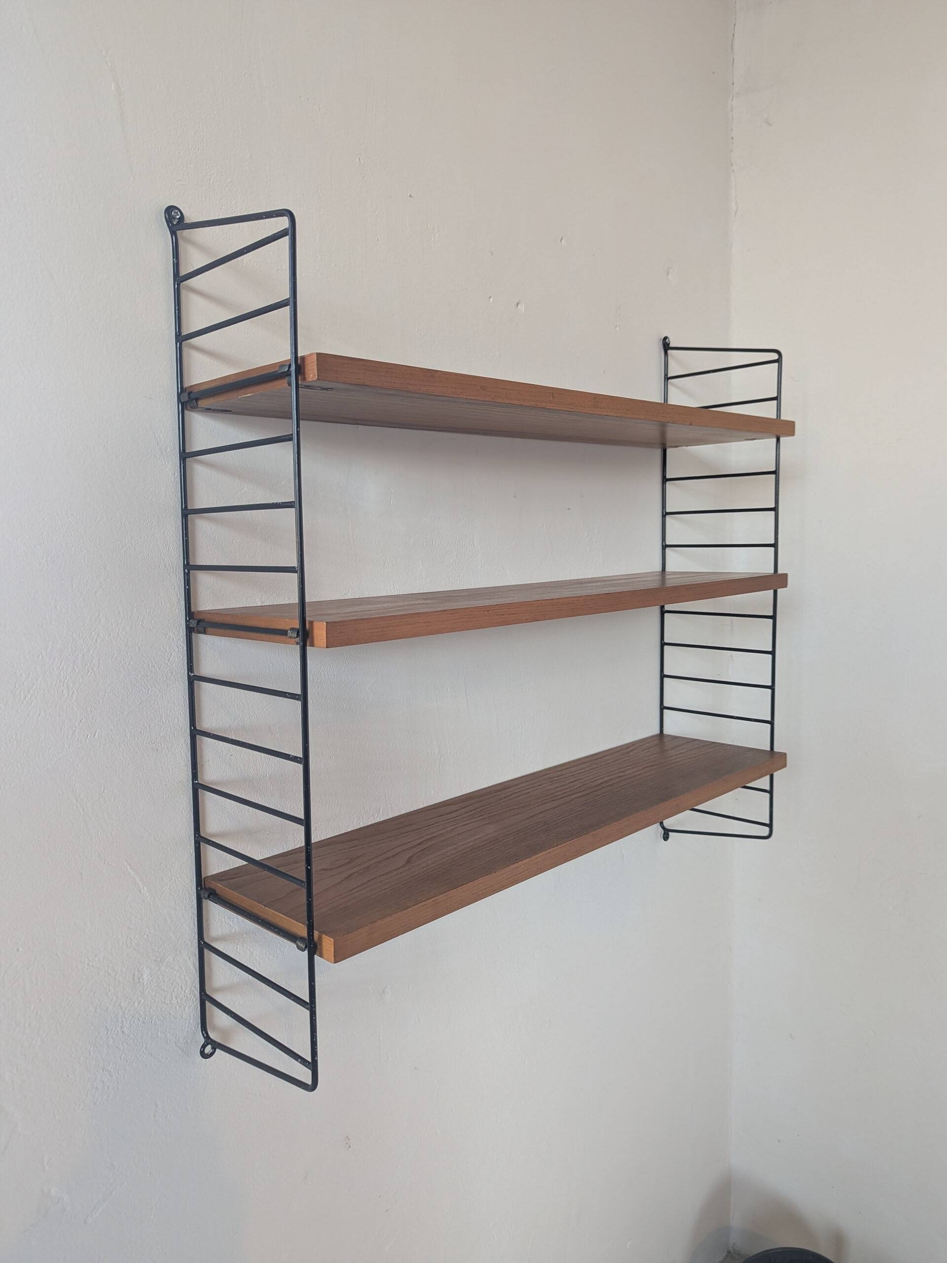 String shelf