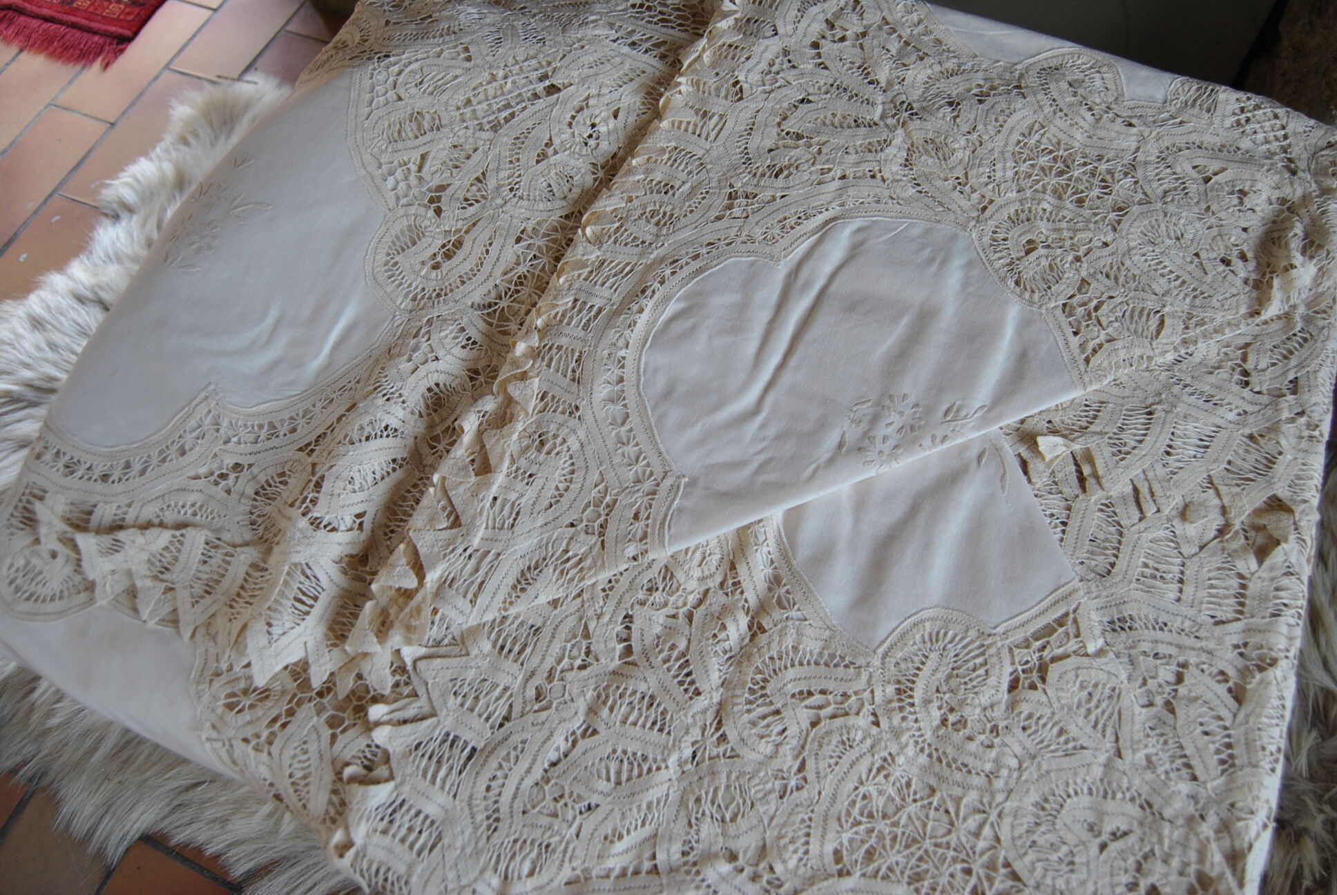 Hand embroidery tablecloth 170x260 + 12 matching towels