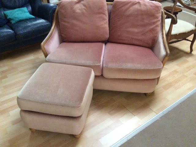 Velvet sofa and its ottoman