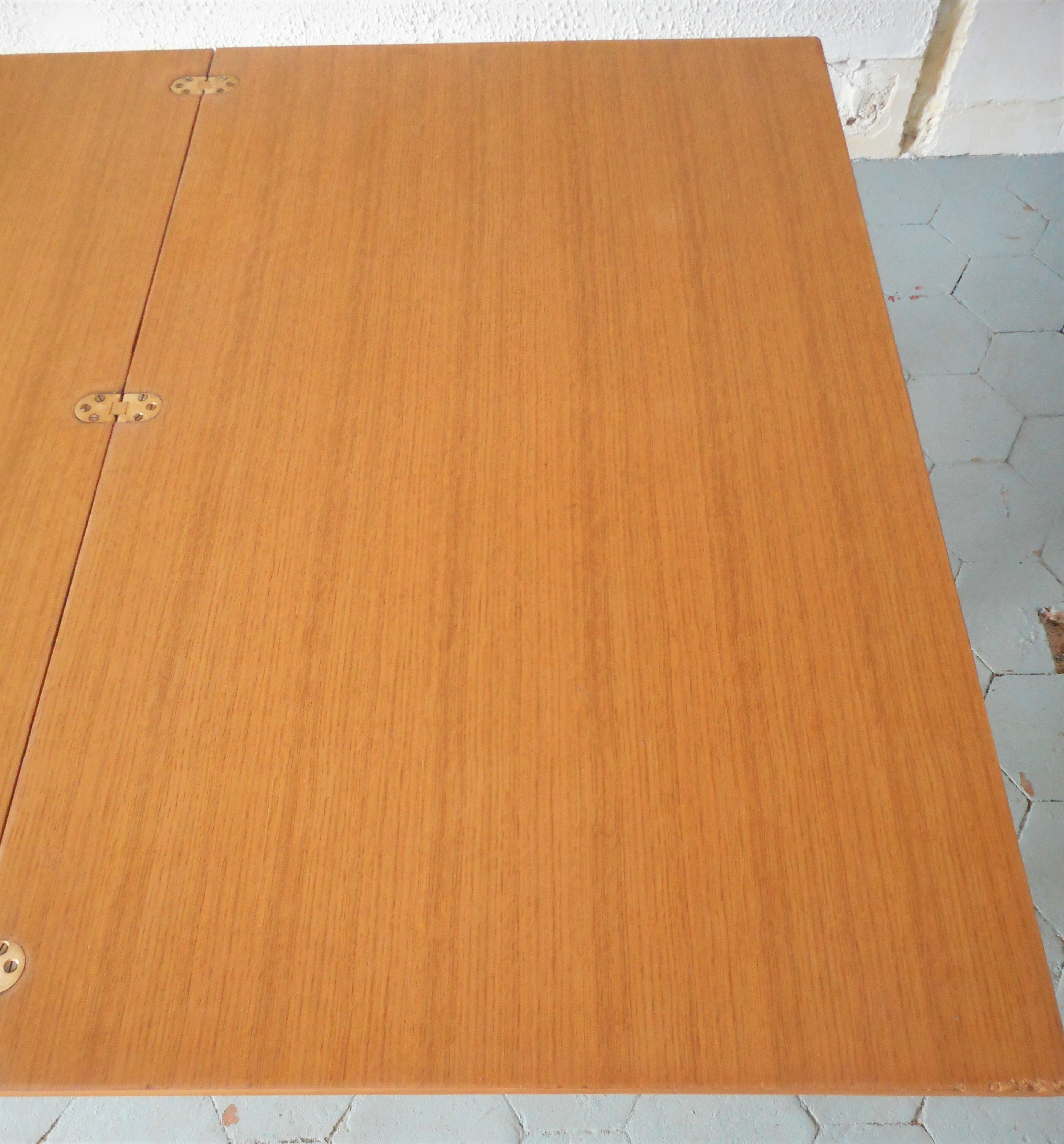 Albert Ducrot modular table