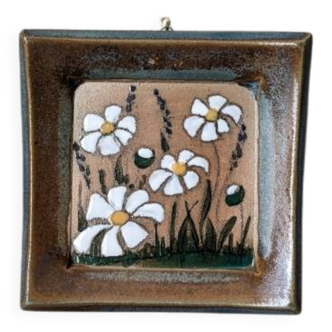 Céramique artisanale murale à décor de marguerites