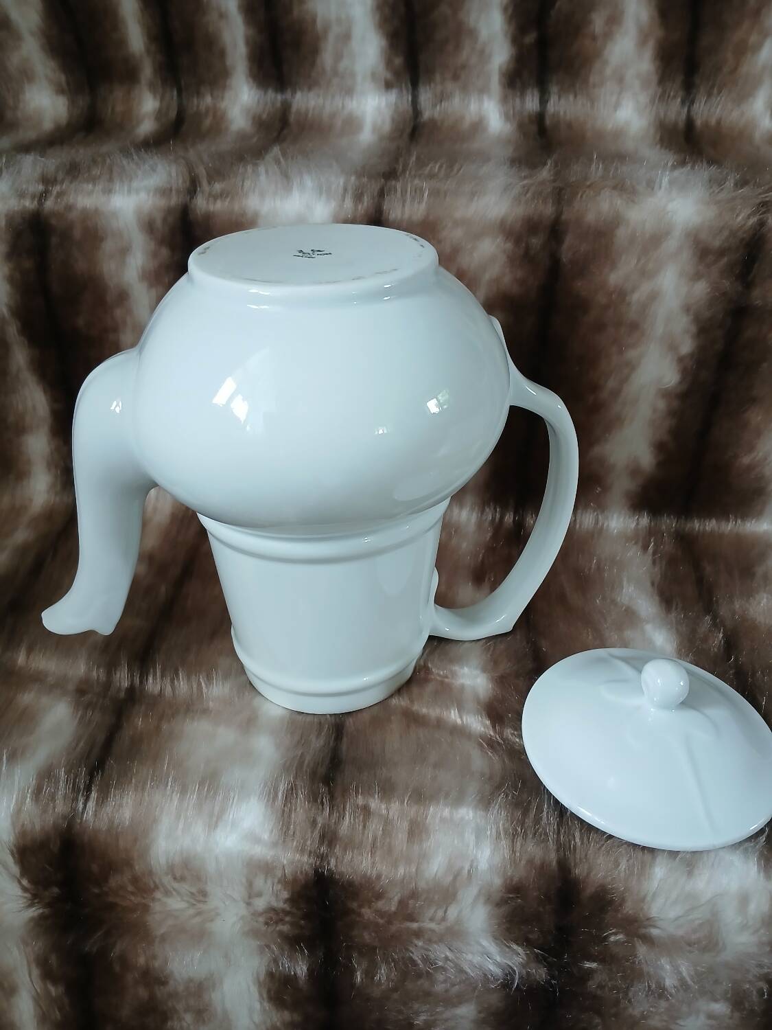 White ceramic coffee pot
