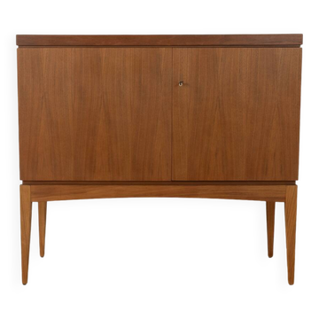 Exclusive home bar