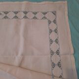 Nappe et serviettes brodés en lin