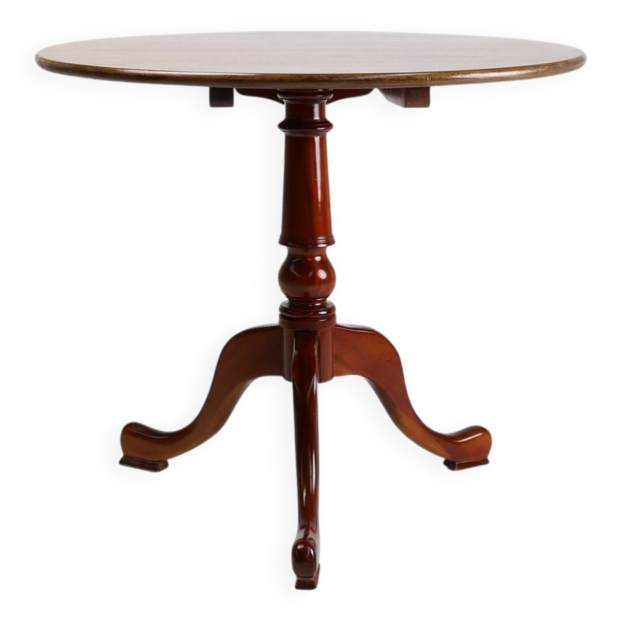 20th Century English round tilt top table in cherry wood, UK