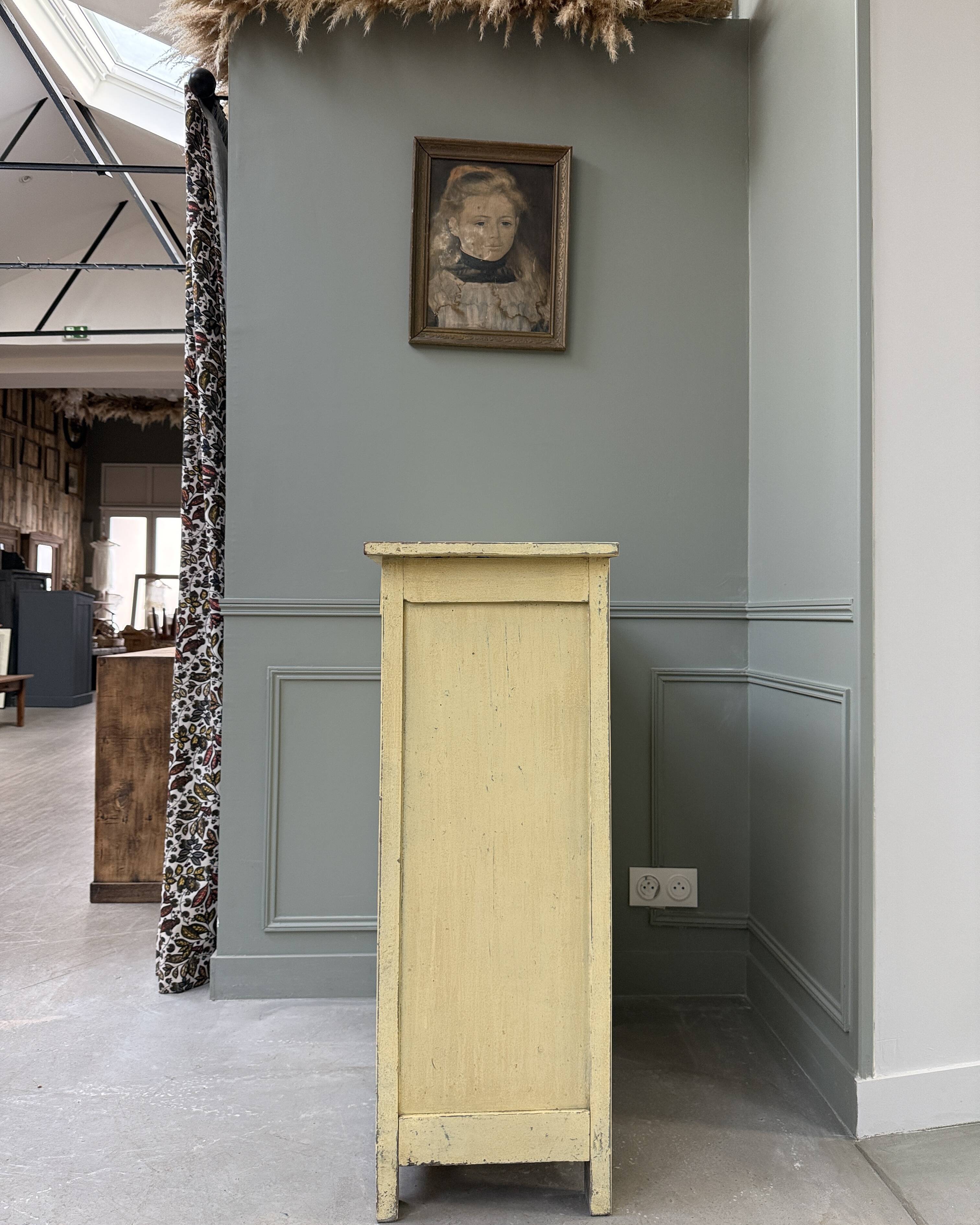 Yellow butter Parisian buffet