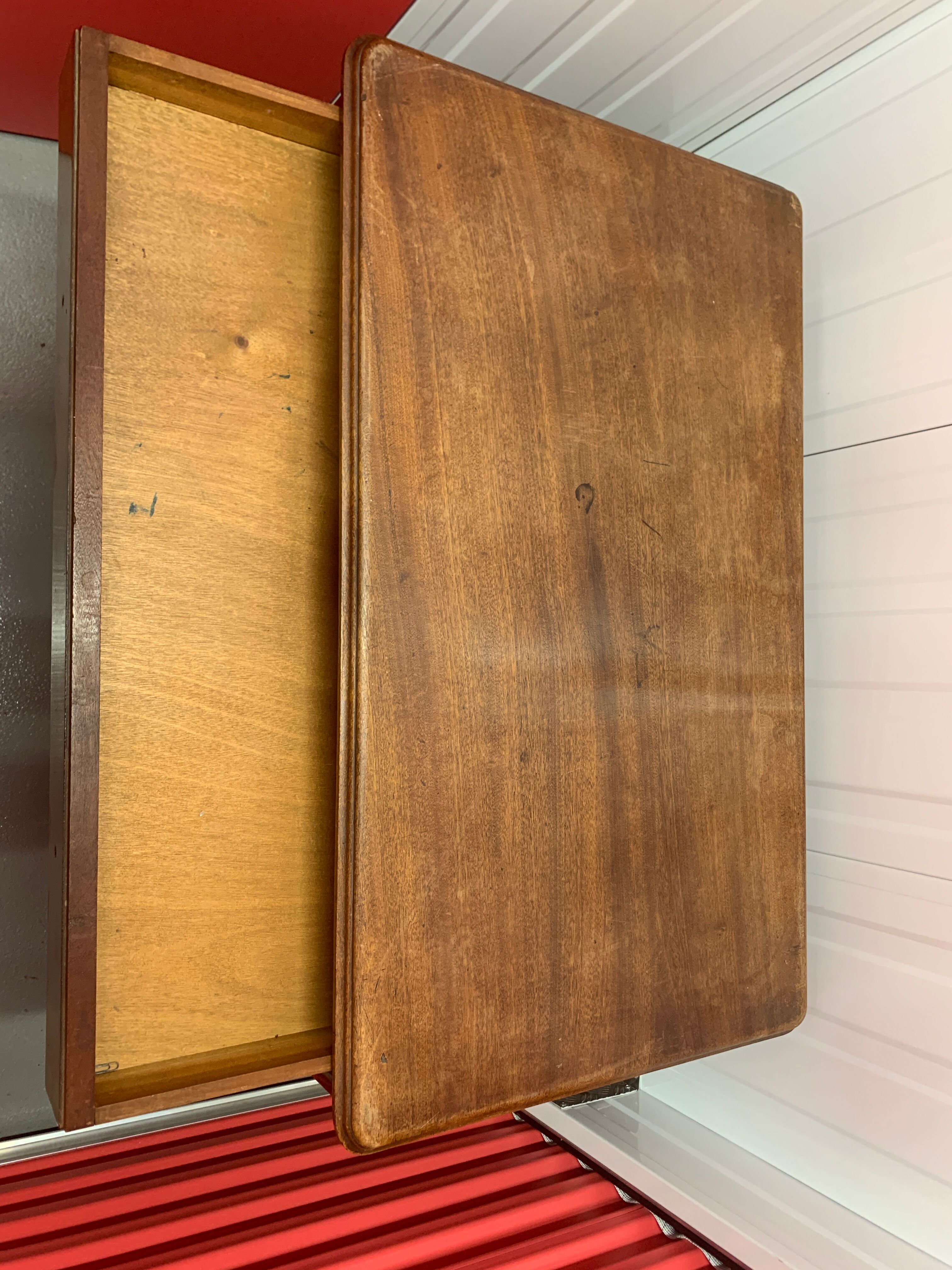 Table with compass feet