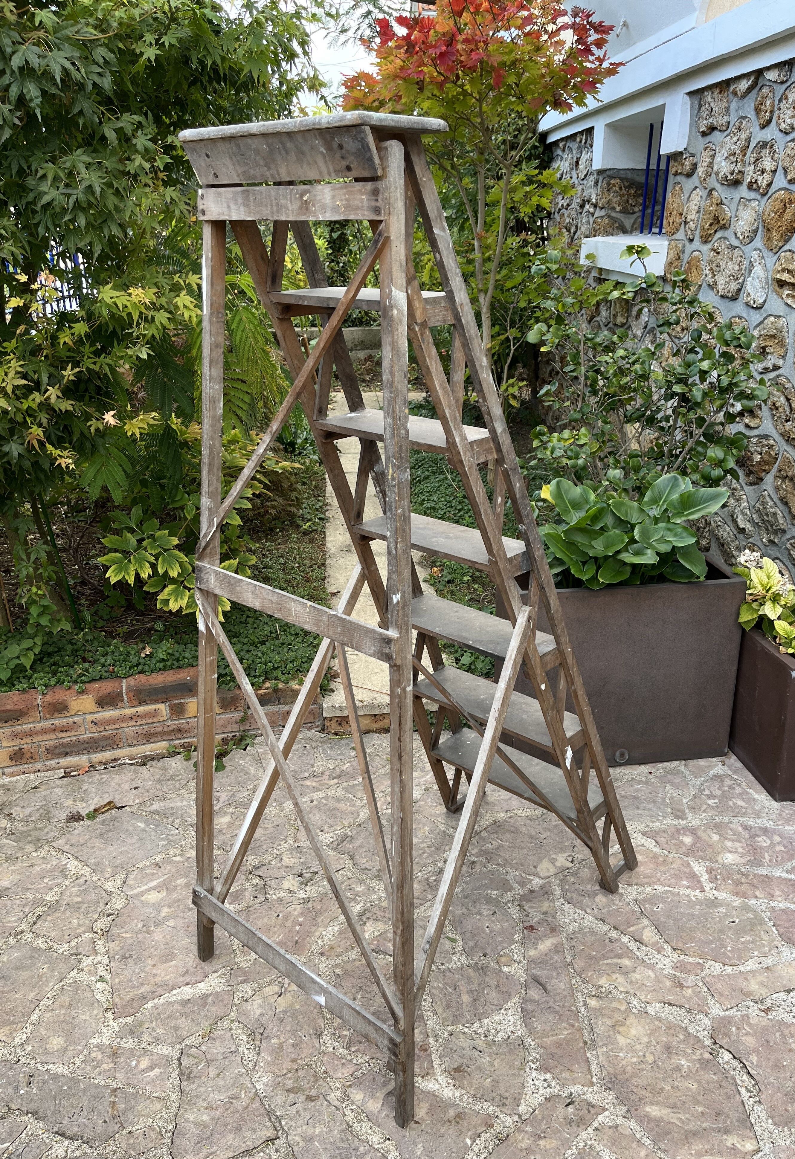 Wooden painter's stepladder