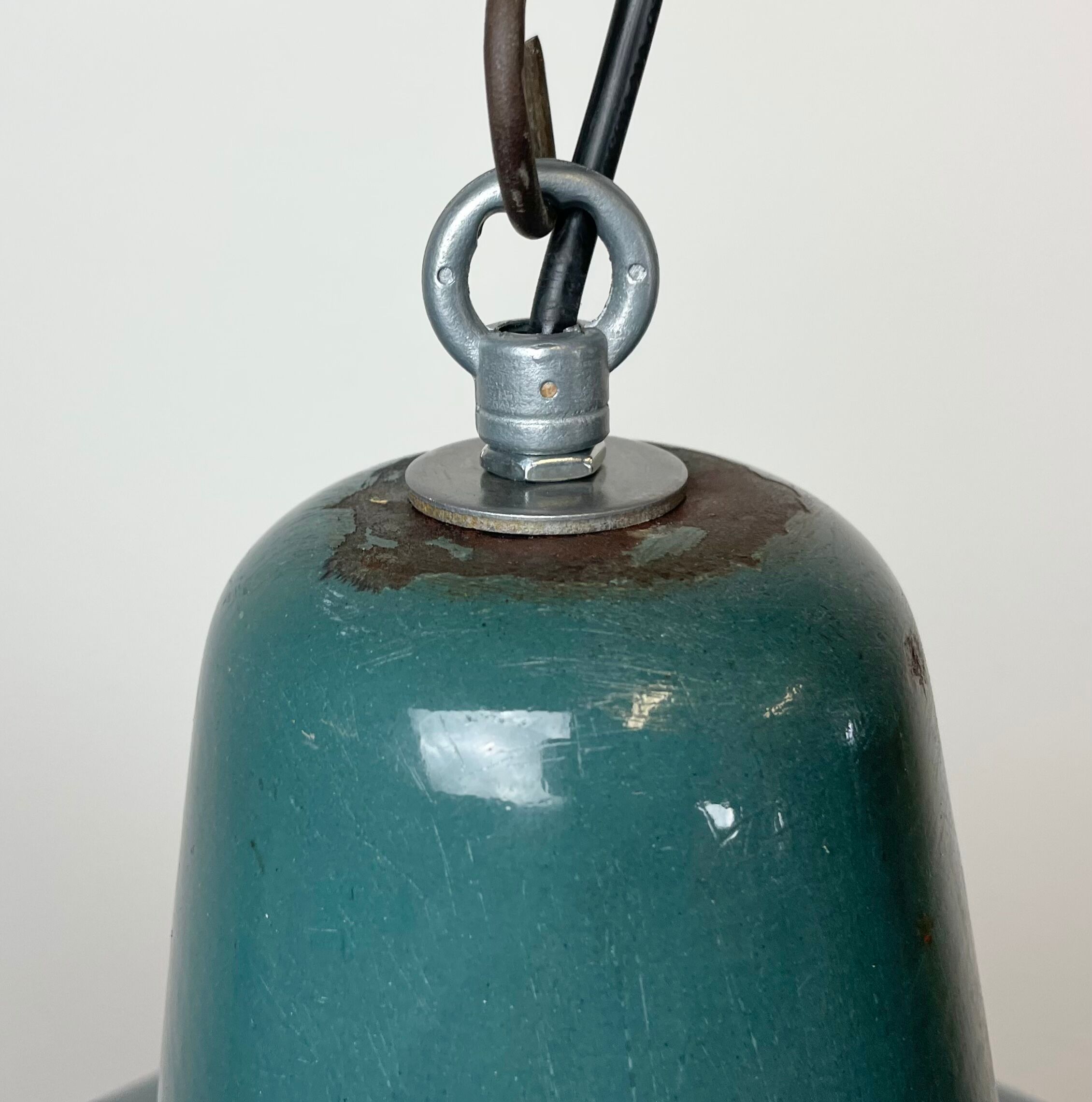 Lampe d'usine industrielle en émail vert, années 1960