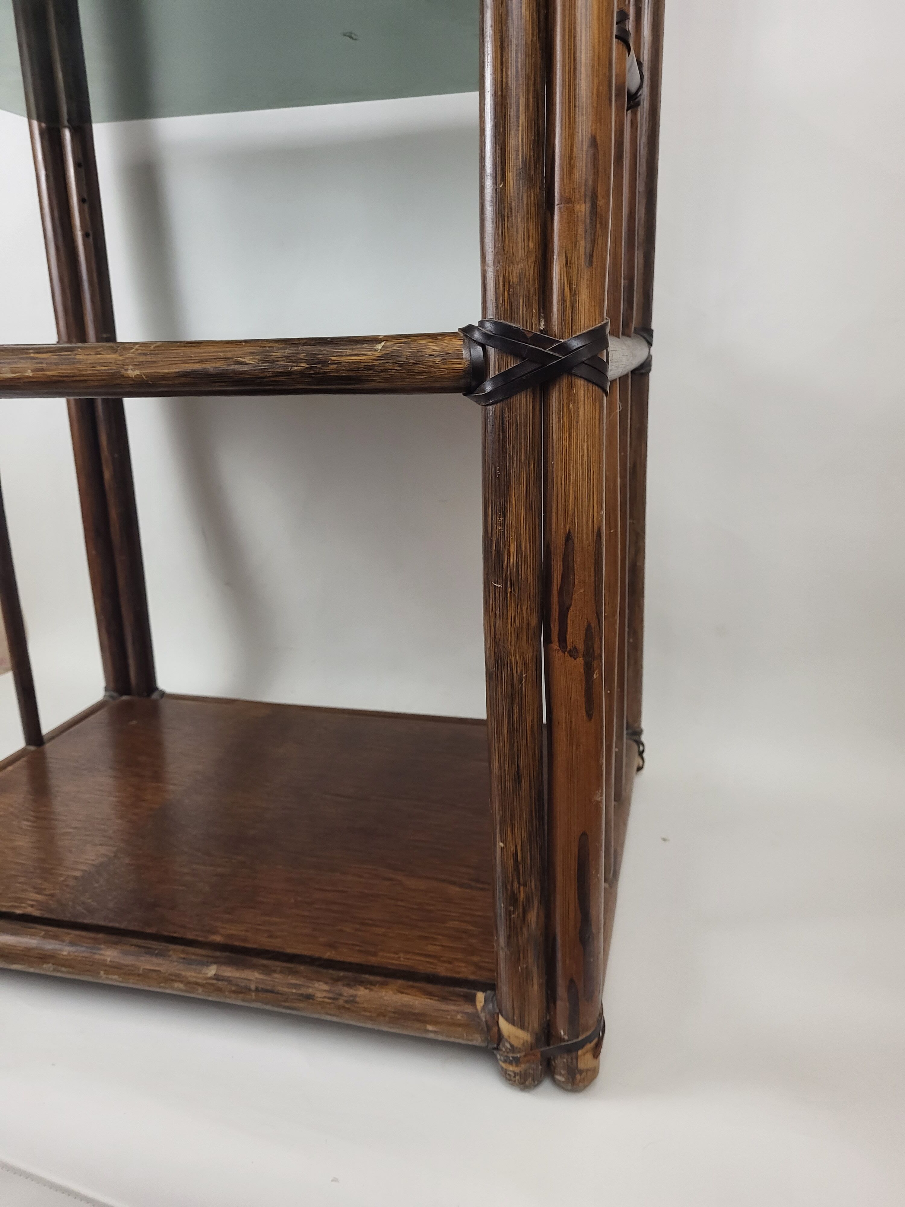 Bamboo Shelf / Smoked glass on foot 70s