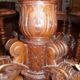 Table with 4 dragons