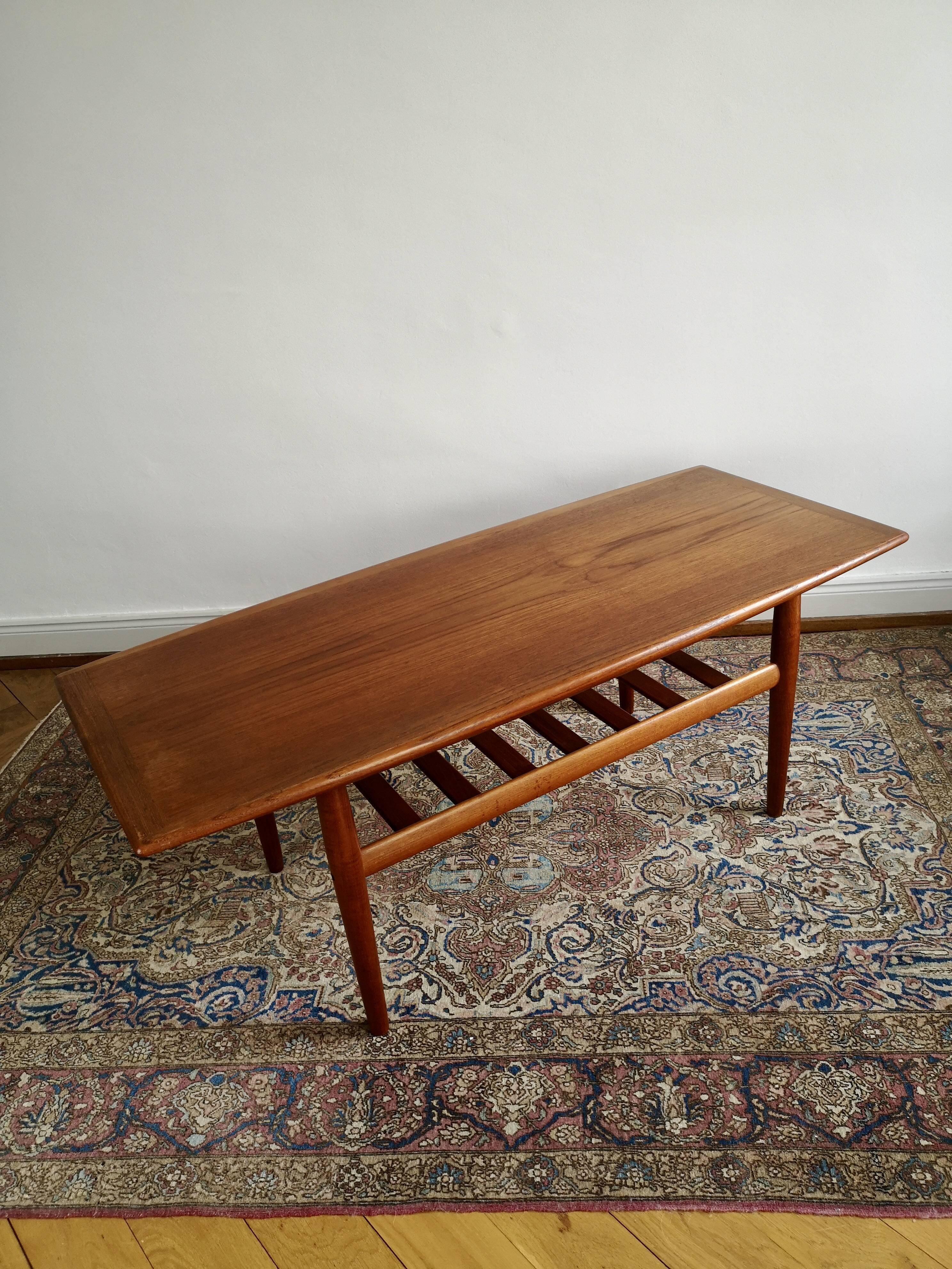 Scandinavian coffee table 60's model "GJ106" by Grete Jalk for Poul Jeppesen