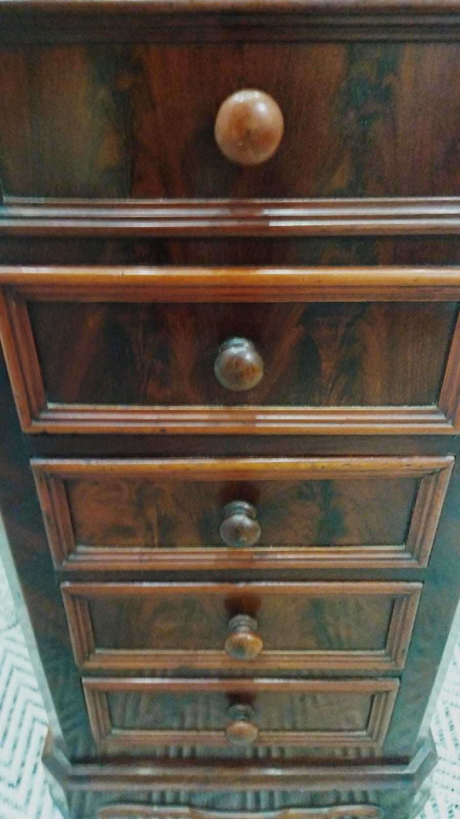 Mahogany ragpicker XIXth