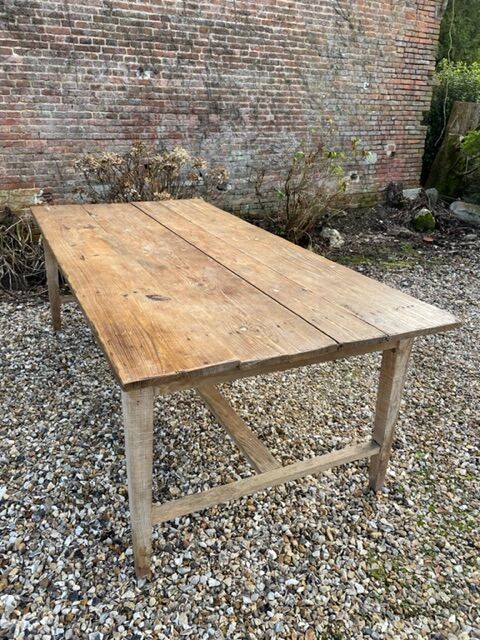 Farm table