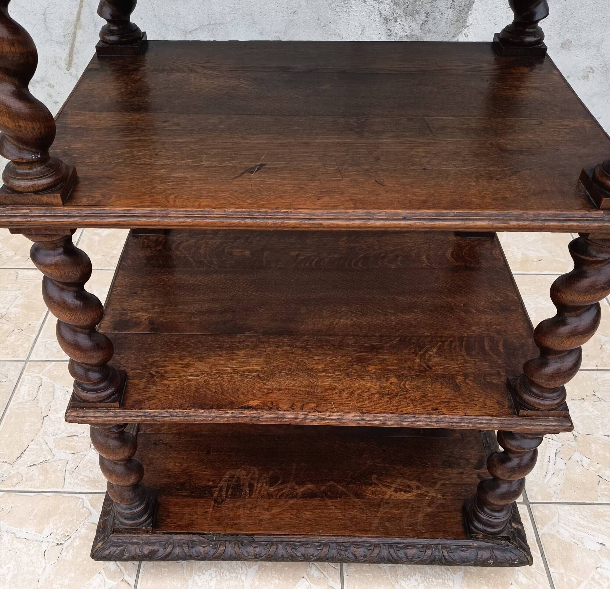 High Louis XIII writing desk in oak, 19th century.