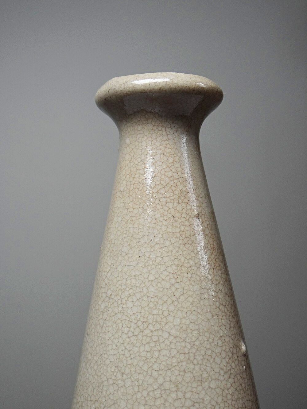 Art Deco conical vase in crackled beige earthenware, circa 1930-1950.
