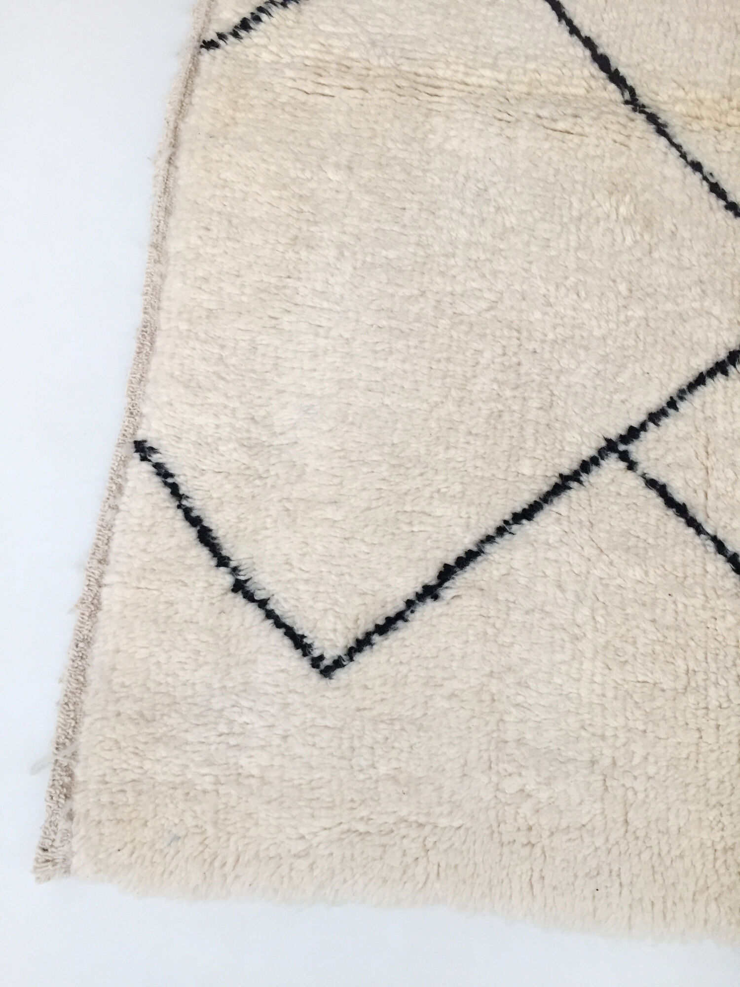 Moroccan Berber carpet Beni Ouarain ecru with graphic patterns 260x168cm
