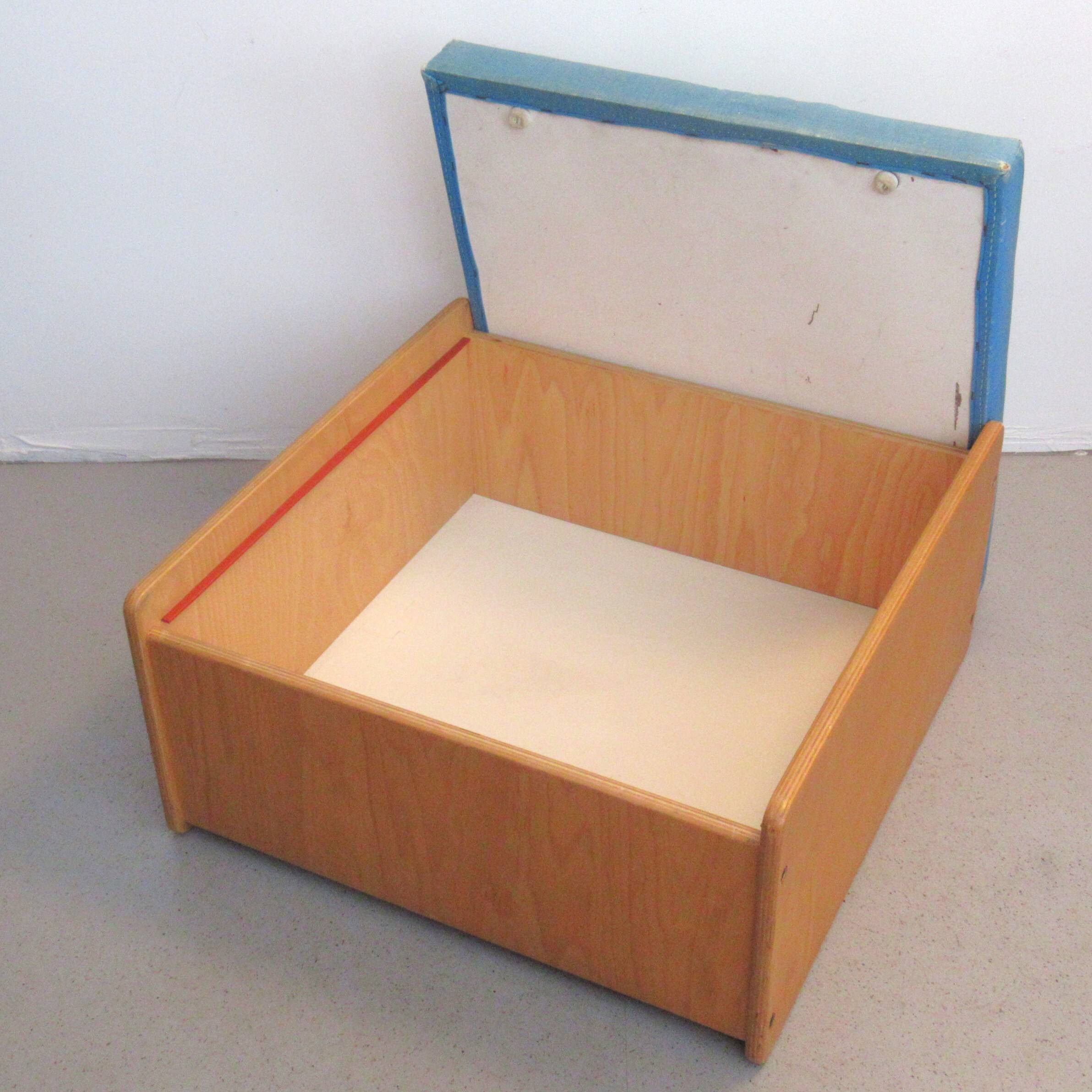 Coffre-pouf à fleur Terence Conran Prisunic 1968