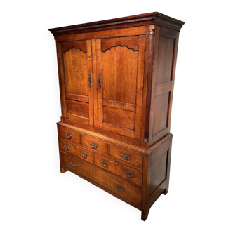 Armoire galloise du XVIIIe siècle