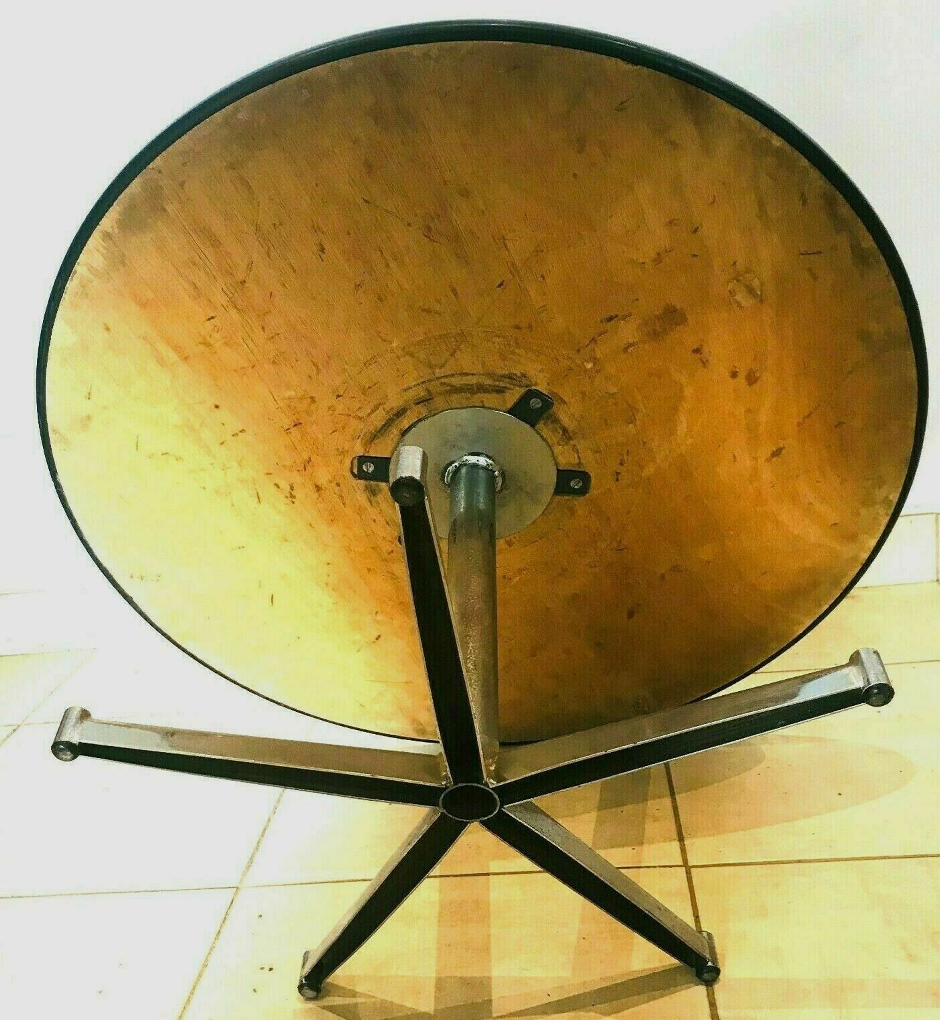 Table basse des années 50 piétement chrome XX siècle