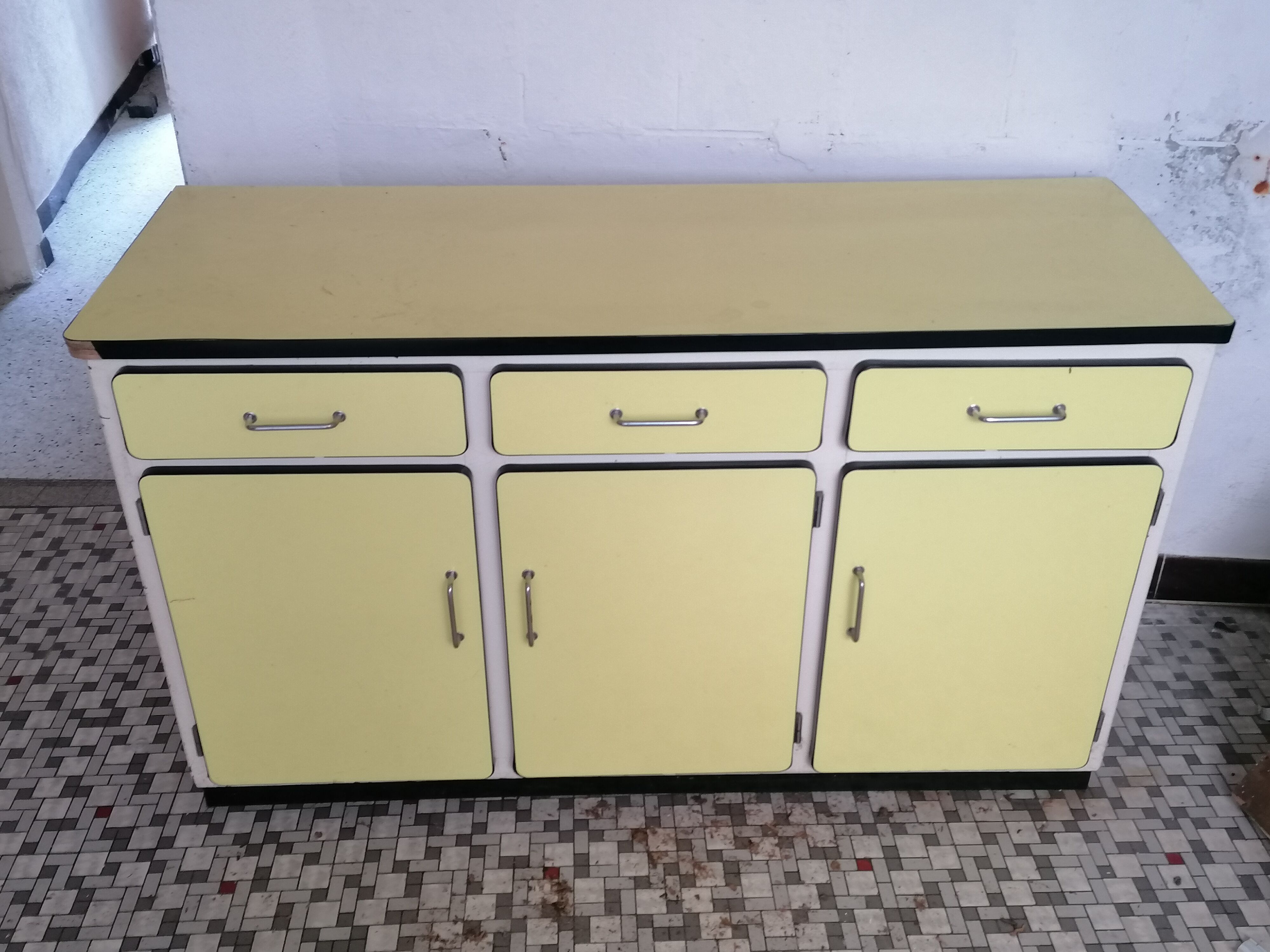 Formica kitchen set