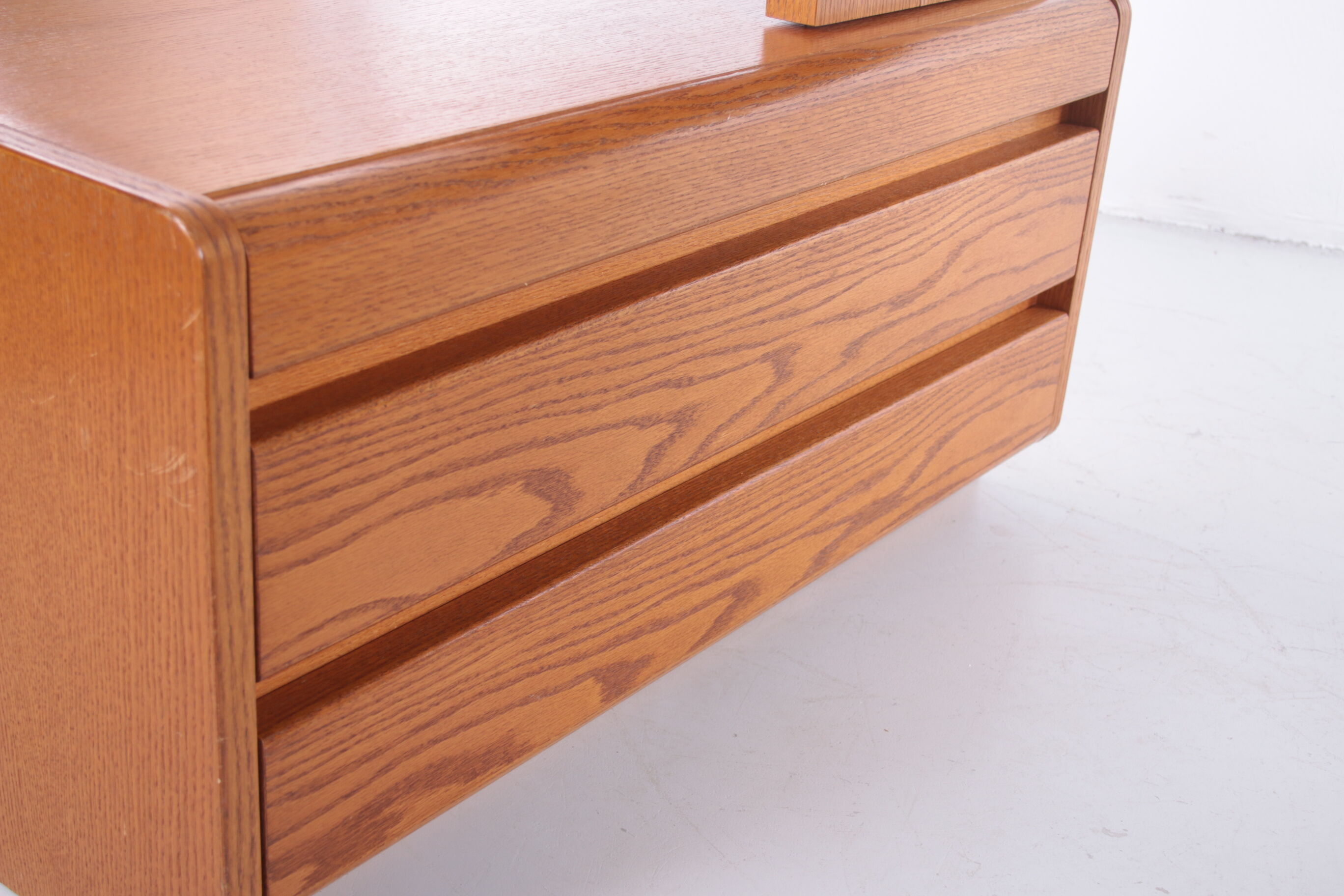 Bureau réglable en bois clair Moser
