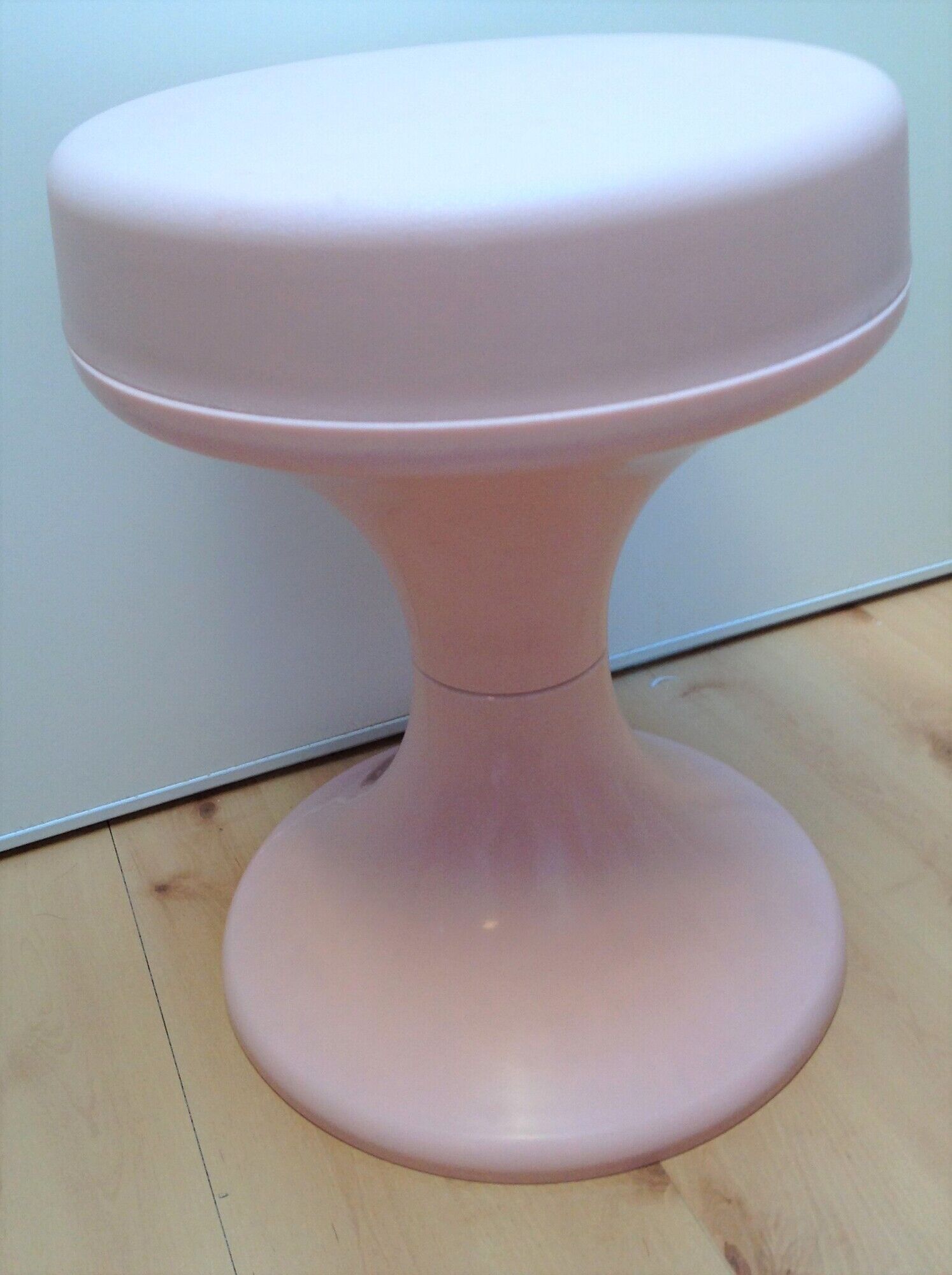 Powder pink / vintage 60s-70s tam tam stool