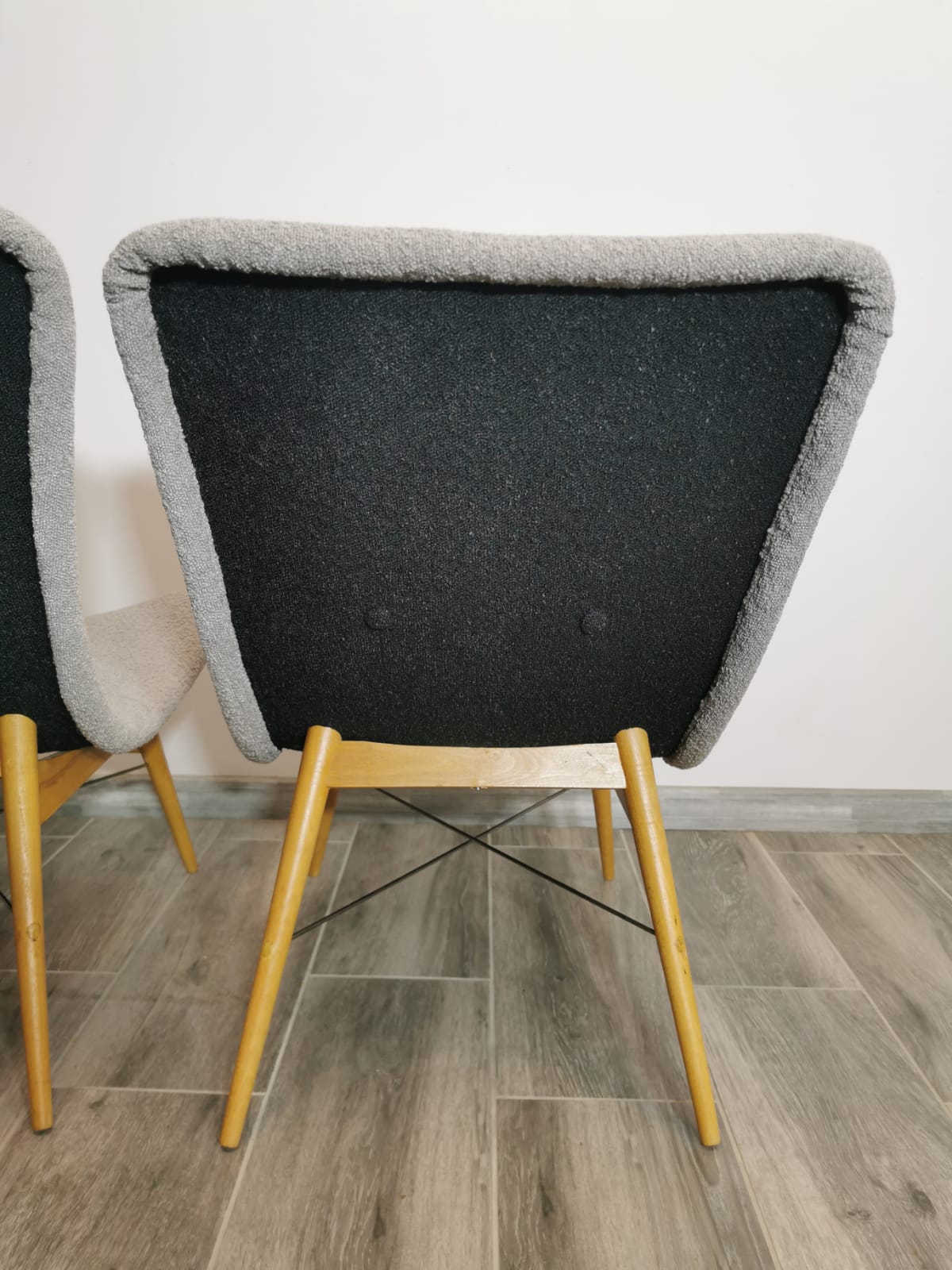 Paire de fauteuils restaurée par Miroslav Navratil