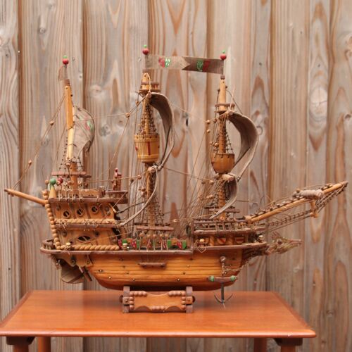 Maquette de bateau en bois