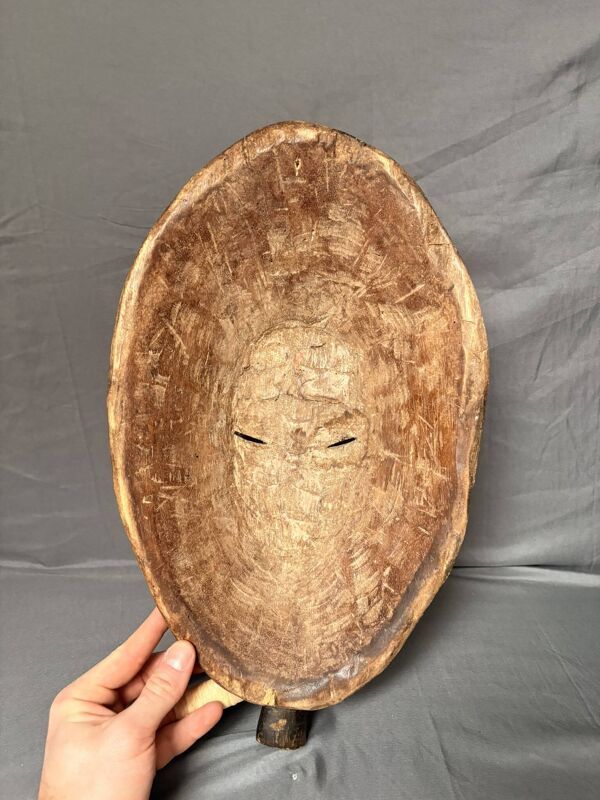 Ancien masque tribal africain en bois Punu Maiden Mukudji Gabon