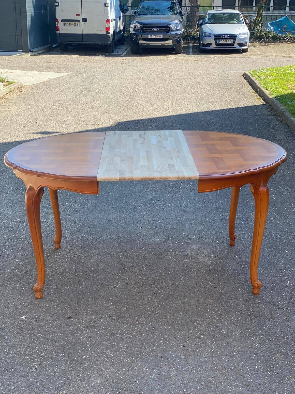 Louis XV oval extendable round table in solid wood and marquetry 160cm