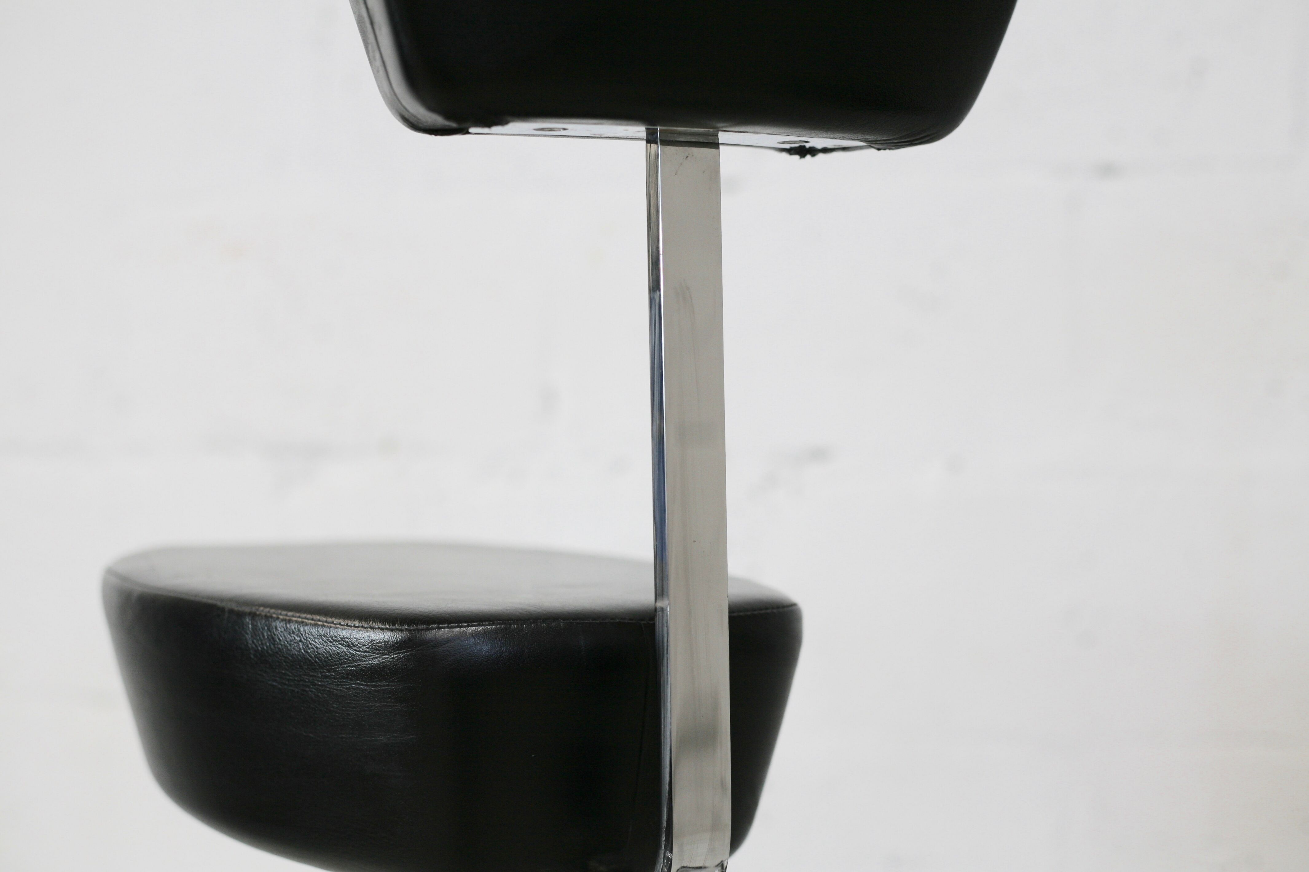 Pair of high stools by Georges Nelson, Vitra, 2001