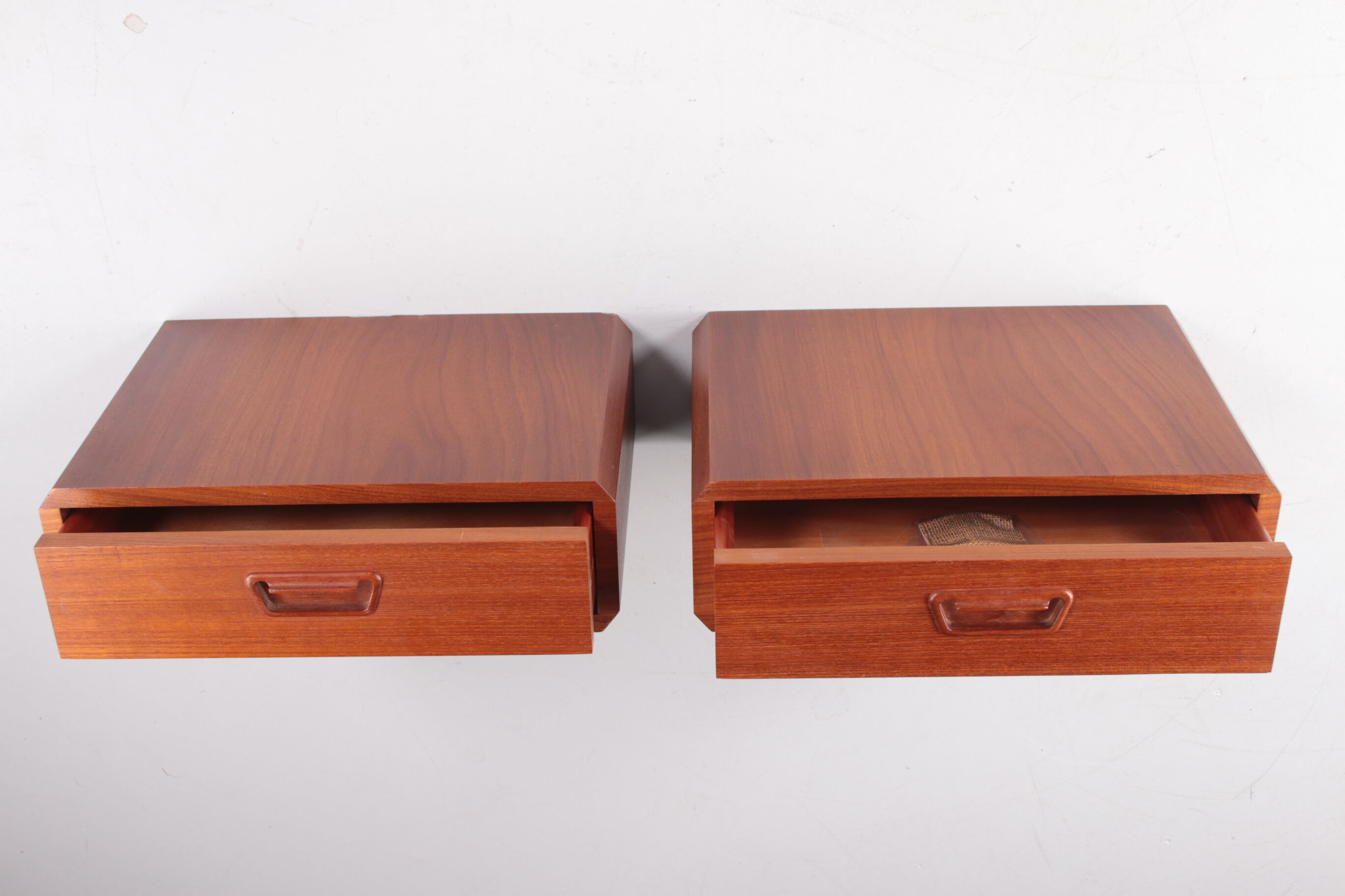 Pair of teak floating vintage bedside tables with drawer - Denmark 1960