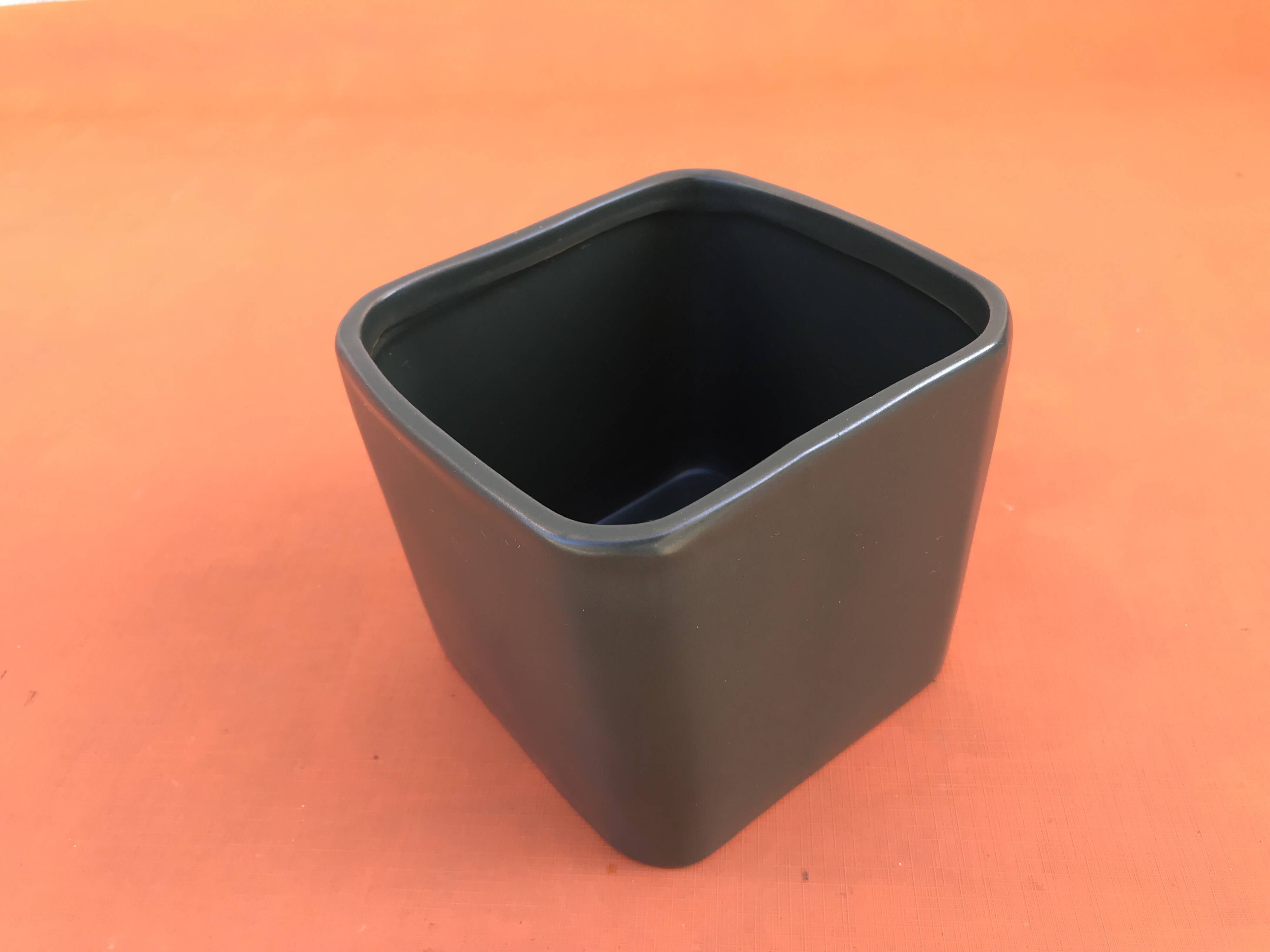 Ceramic flowerpot / decorative pot