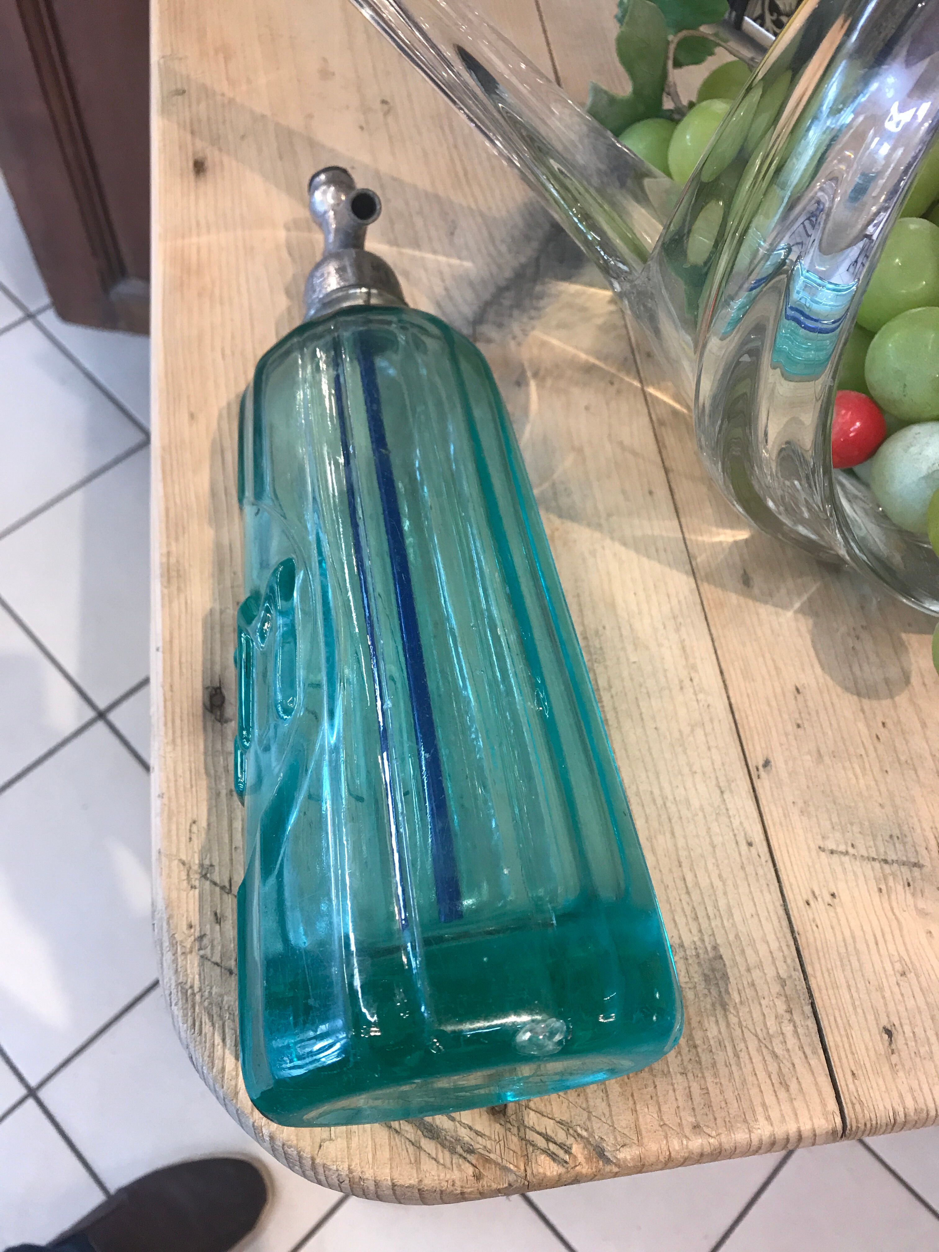 Siphon with blue tube