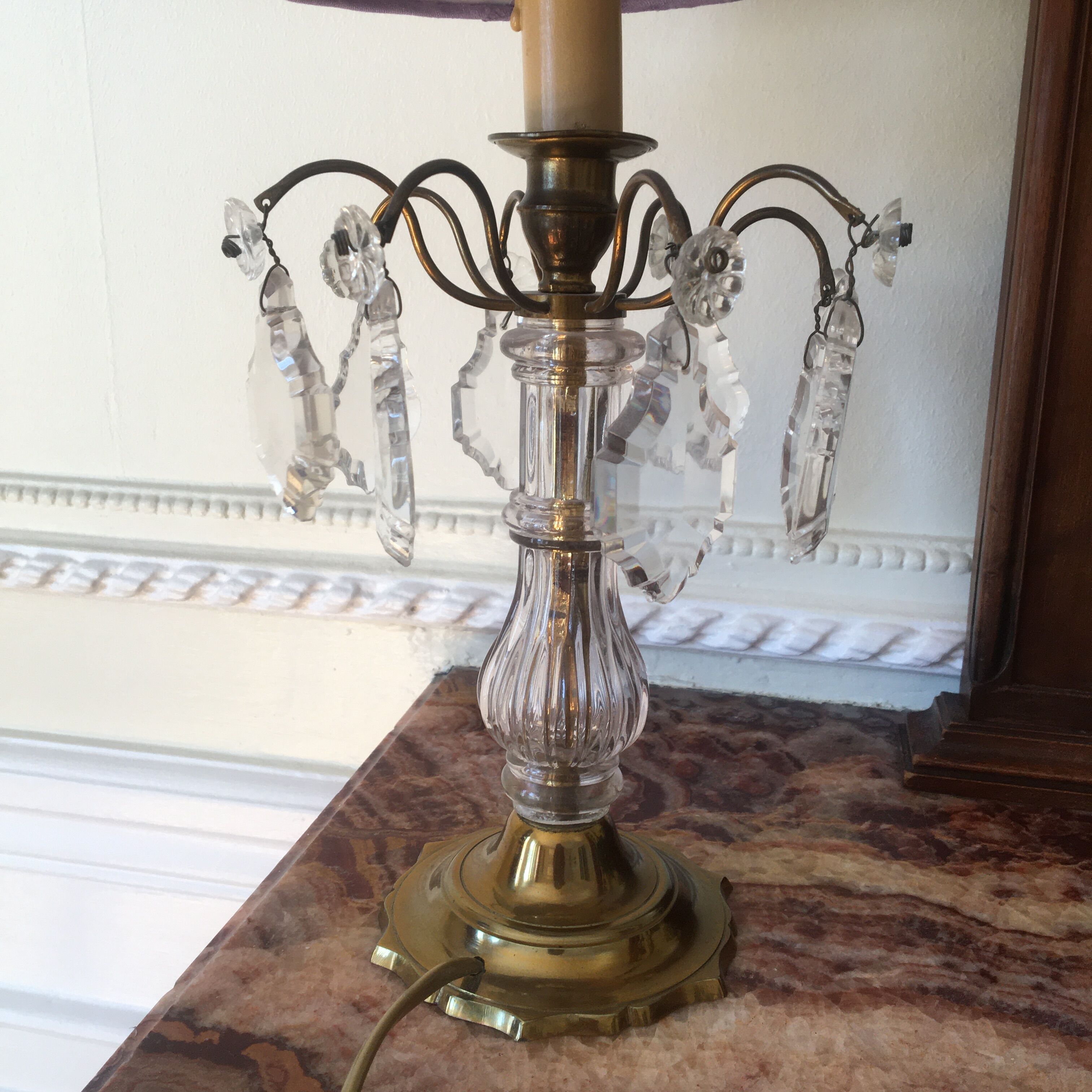 Table lamp with crystal tassels