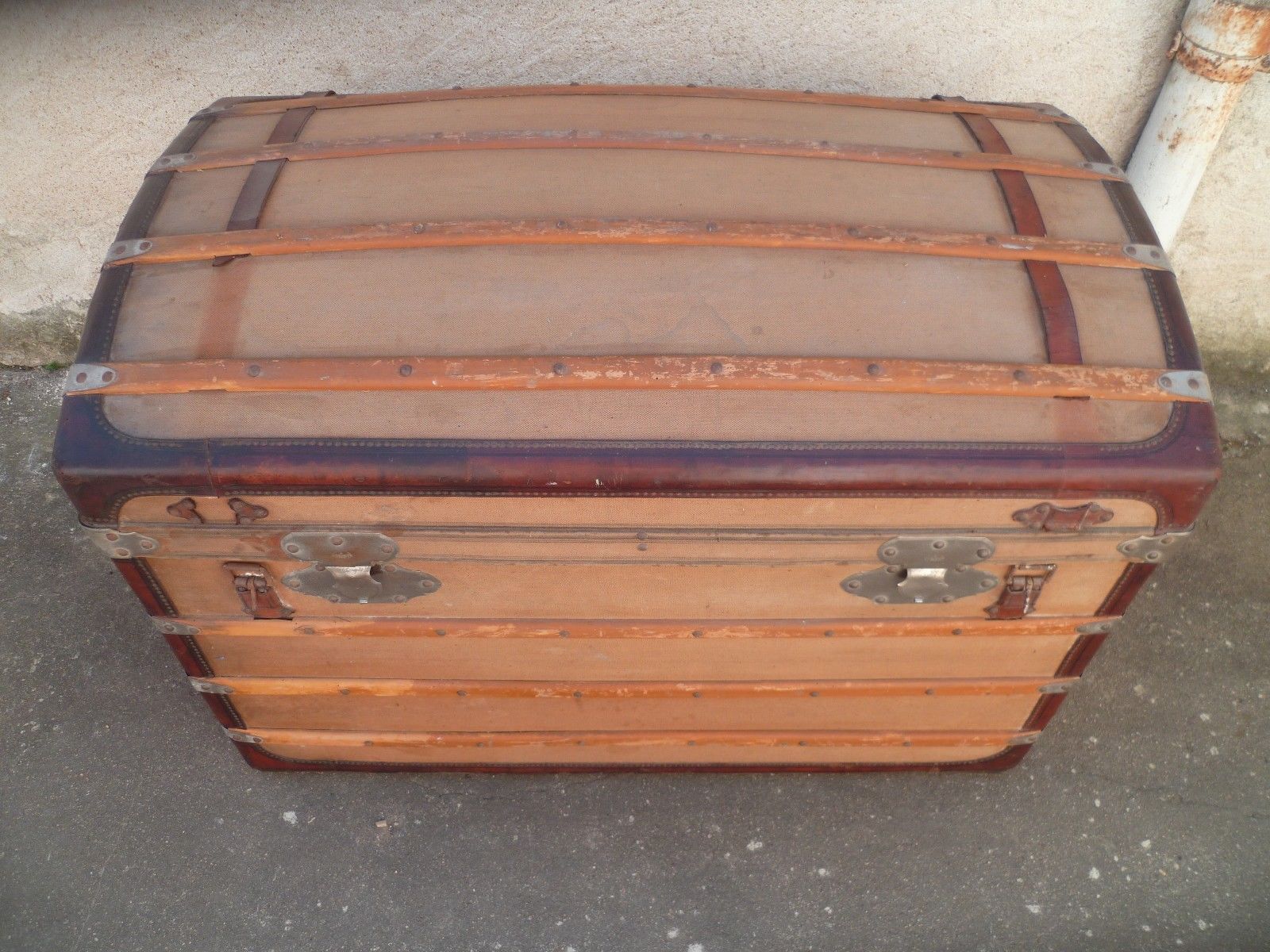 Domed quality b.b paris nineteenth century travel trunk