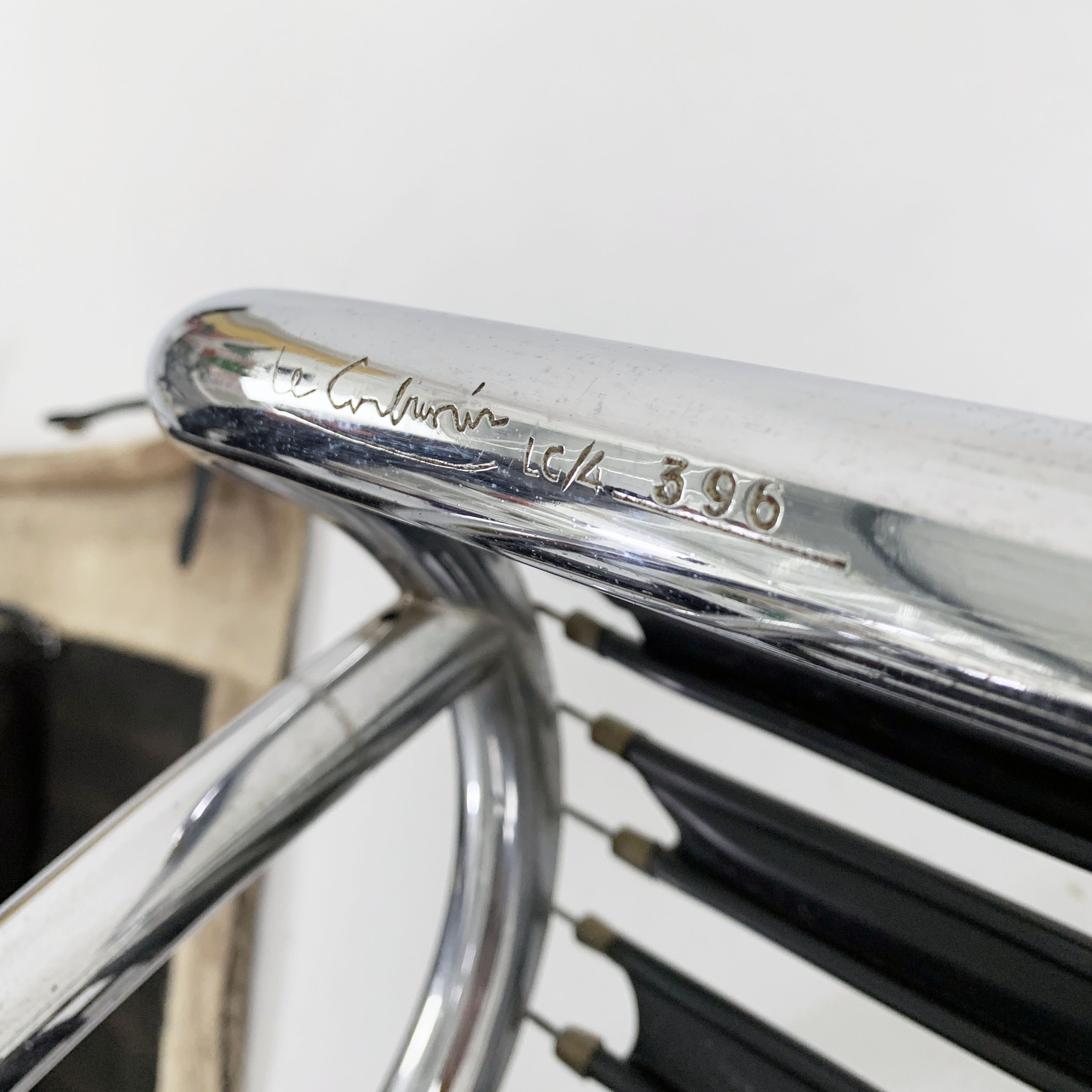 LC4 pony skin chaise longue Serial number 396 by Le Corbusier for Cassina, 1960