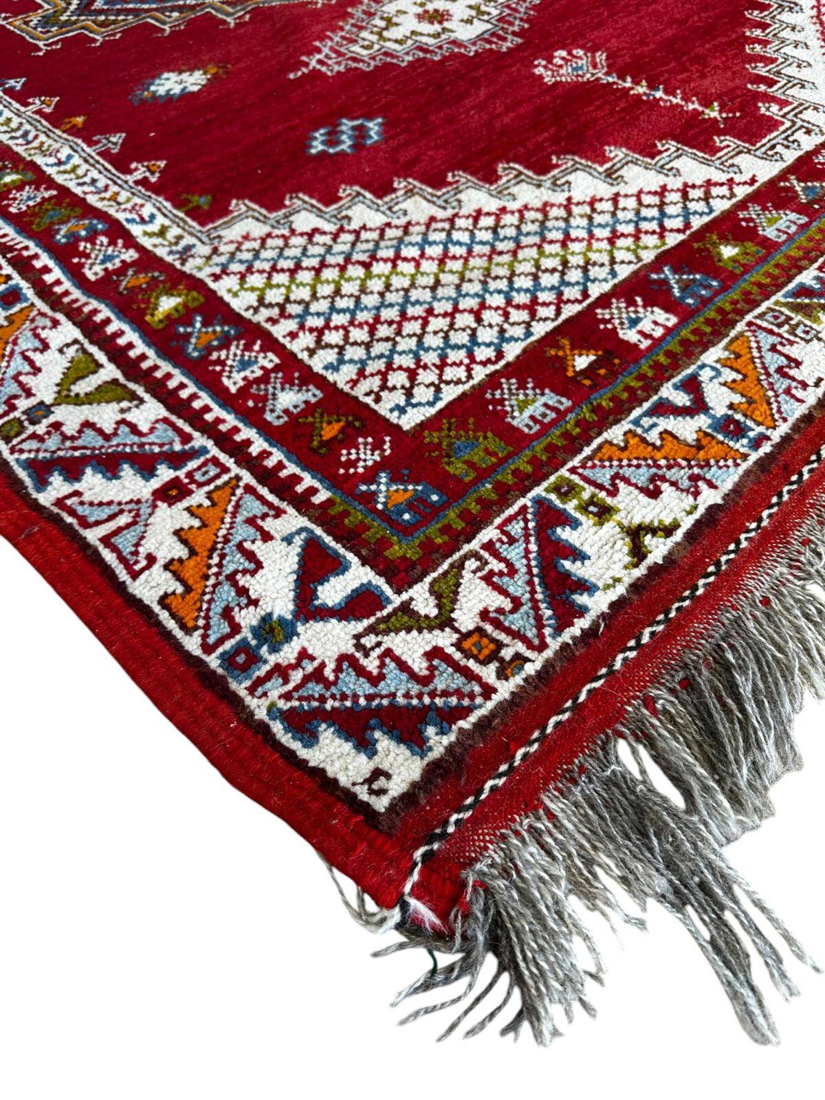 Handmade Tunisian rug 160cm x 245cm