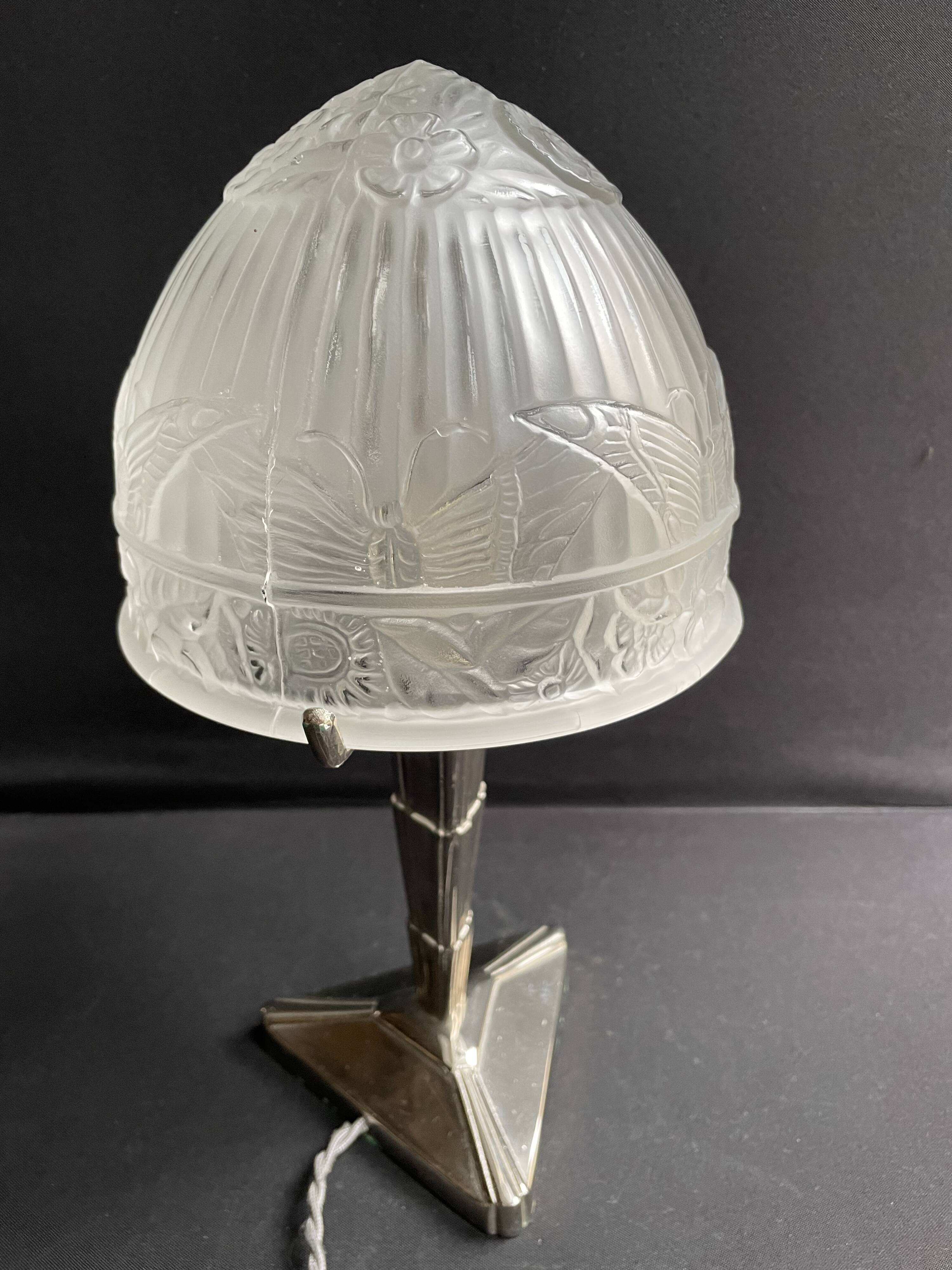 Art Deco table lamp – Chromed metal and molded pressed glass – Attributed to Création Tief